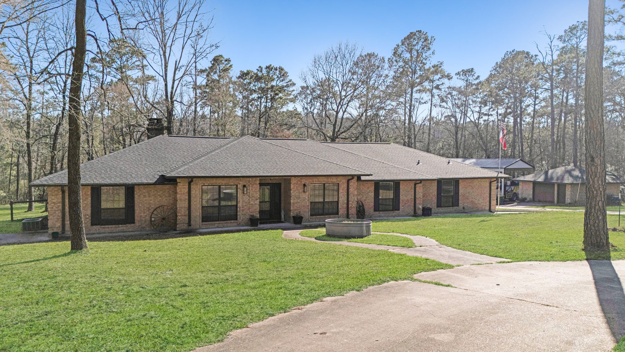 233 Pebble Creek Property Photo 1