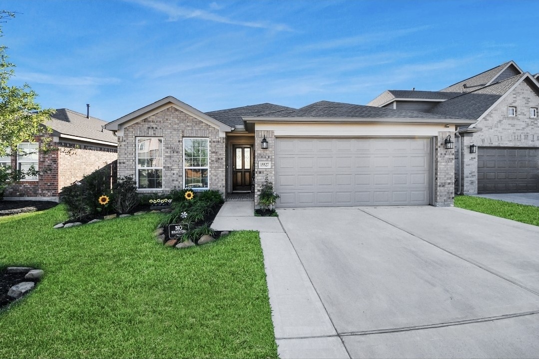 15527 Abbotshall Bend Drive Property Photo 1