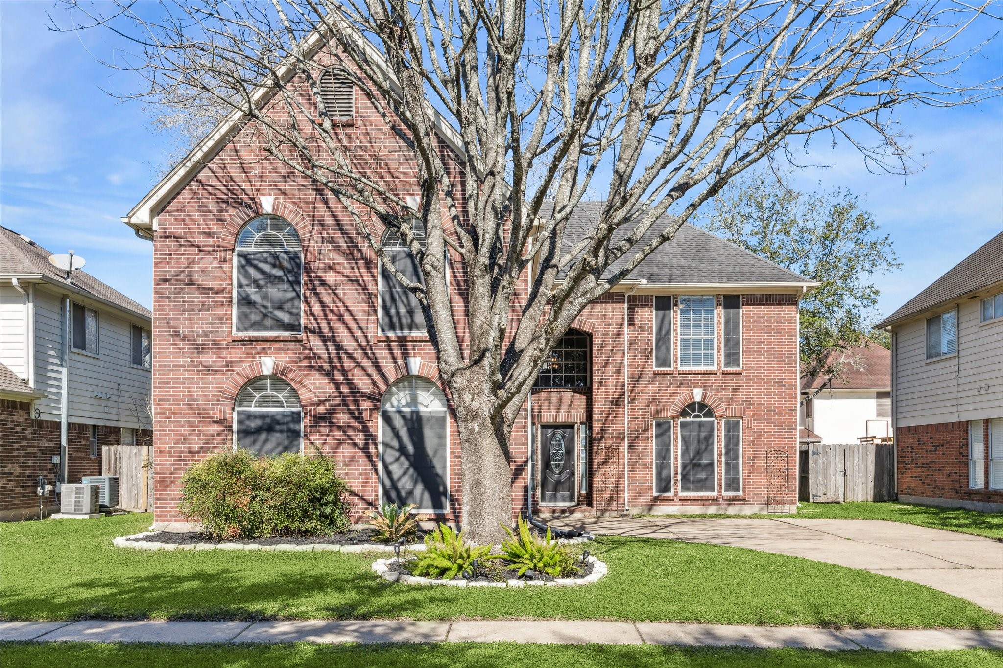 1037 Glenview Drive Property Photo 1