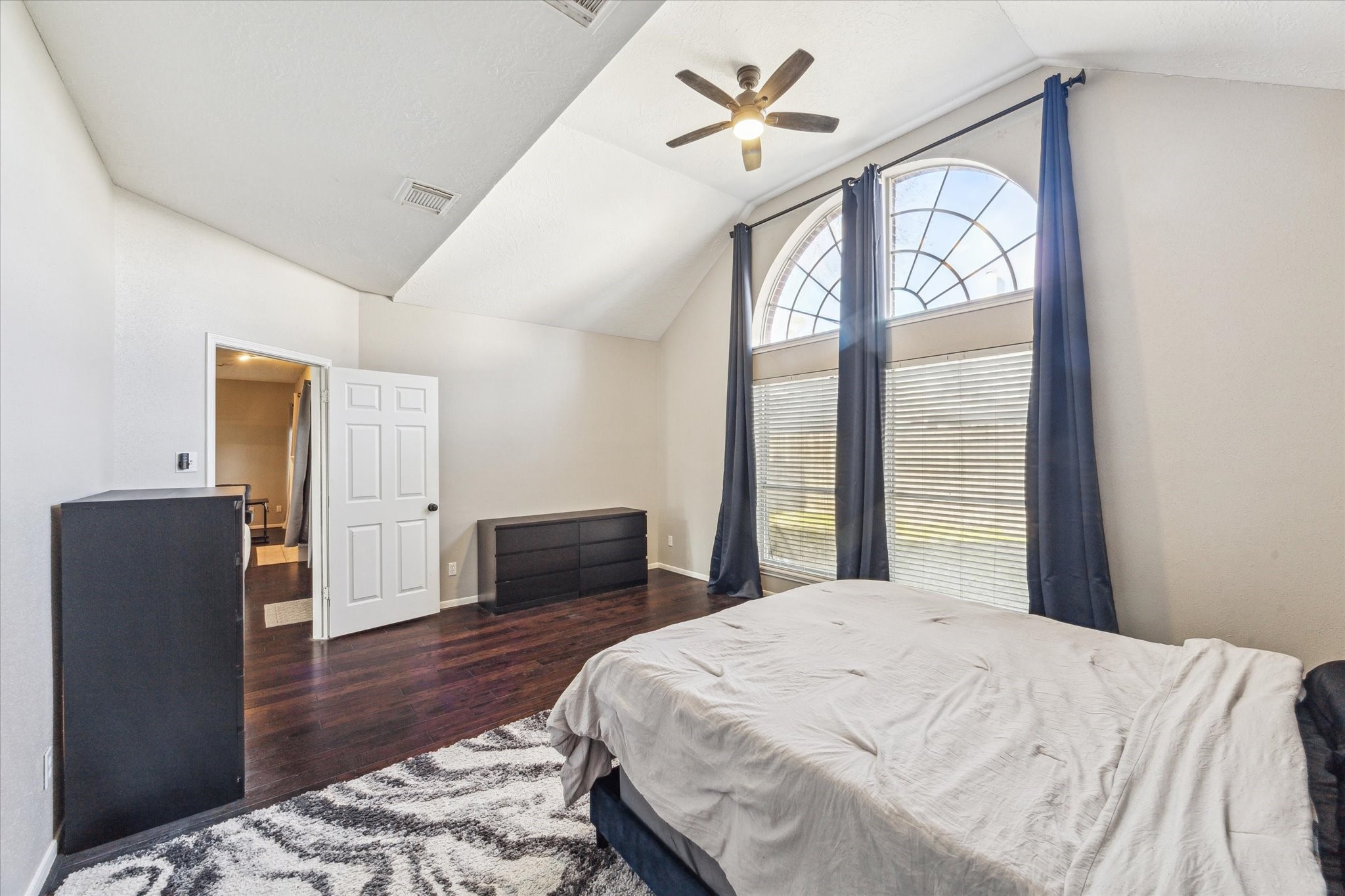 1037 Glenview Drive Property Photo 15