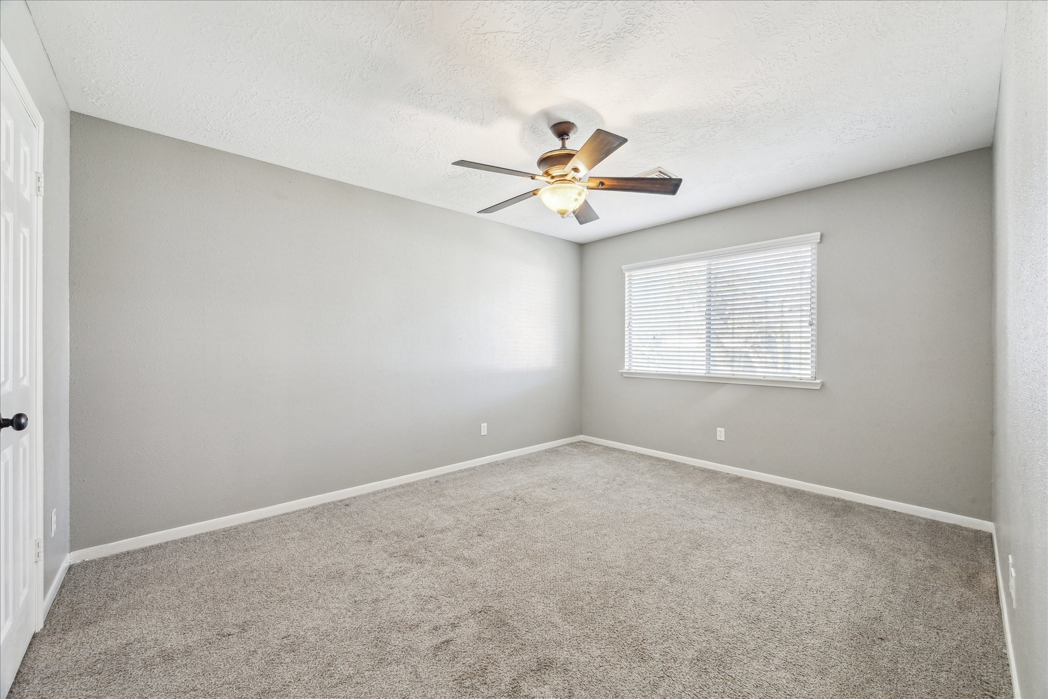 1037 Glenview Drive Property Photo 23