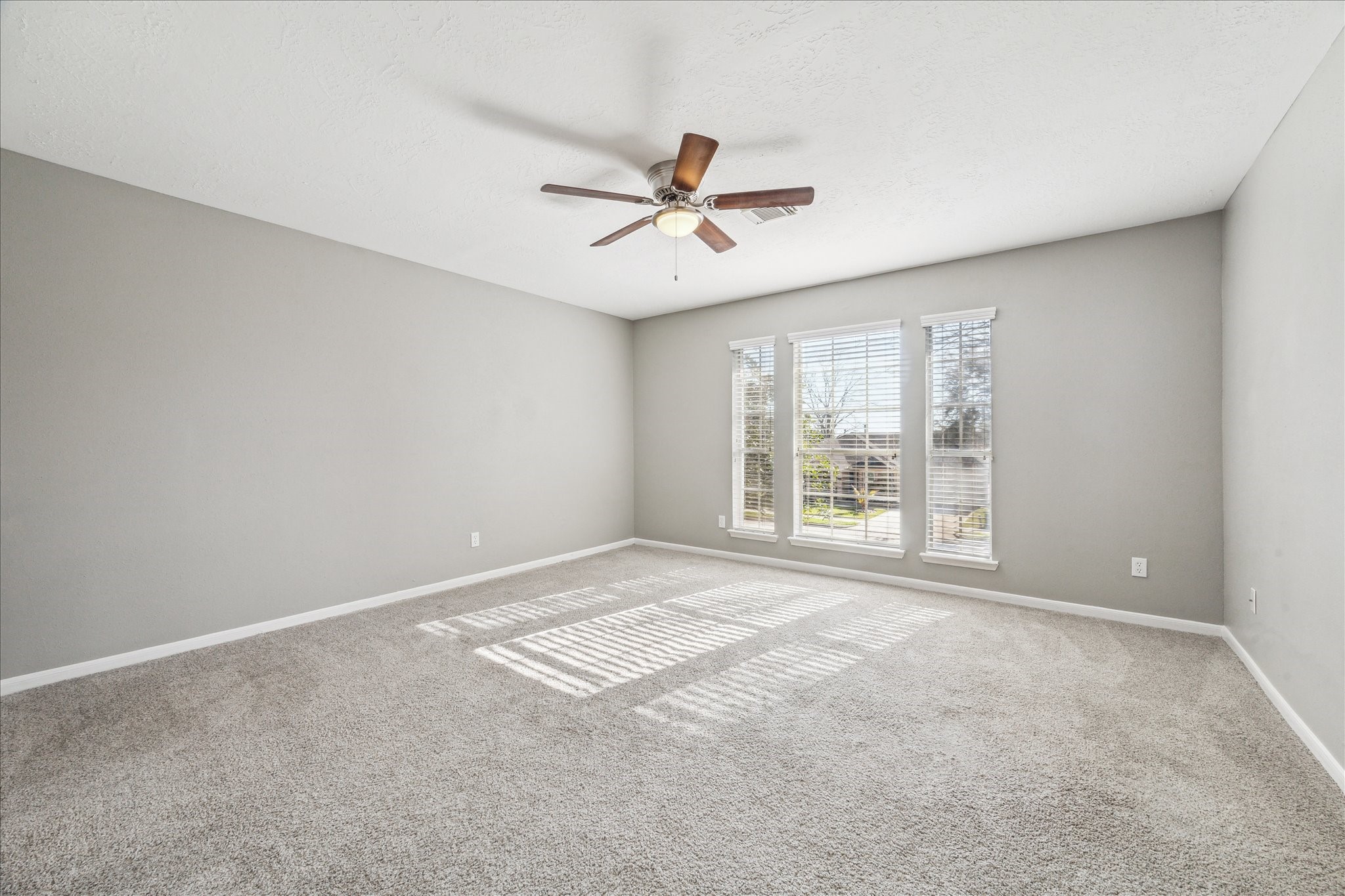 1037 Glenview Drive Property Photo 24