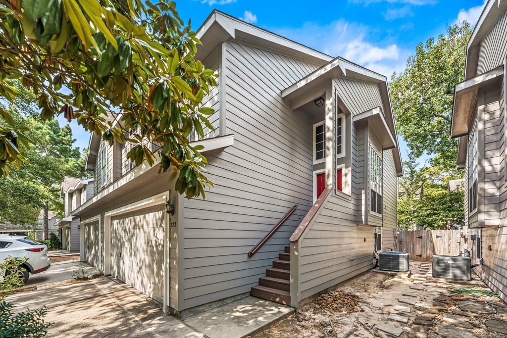 222 Blushwood Place Property Photo 3