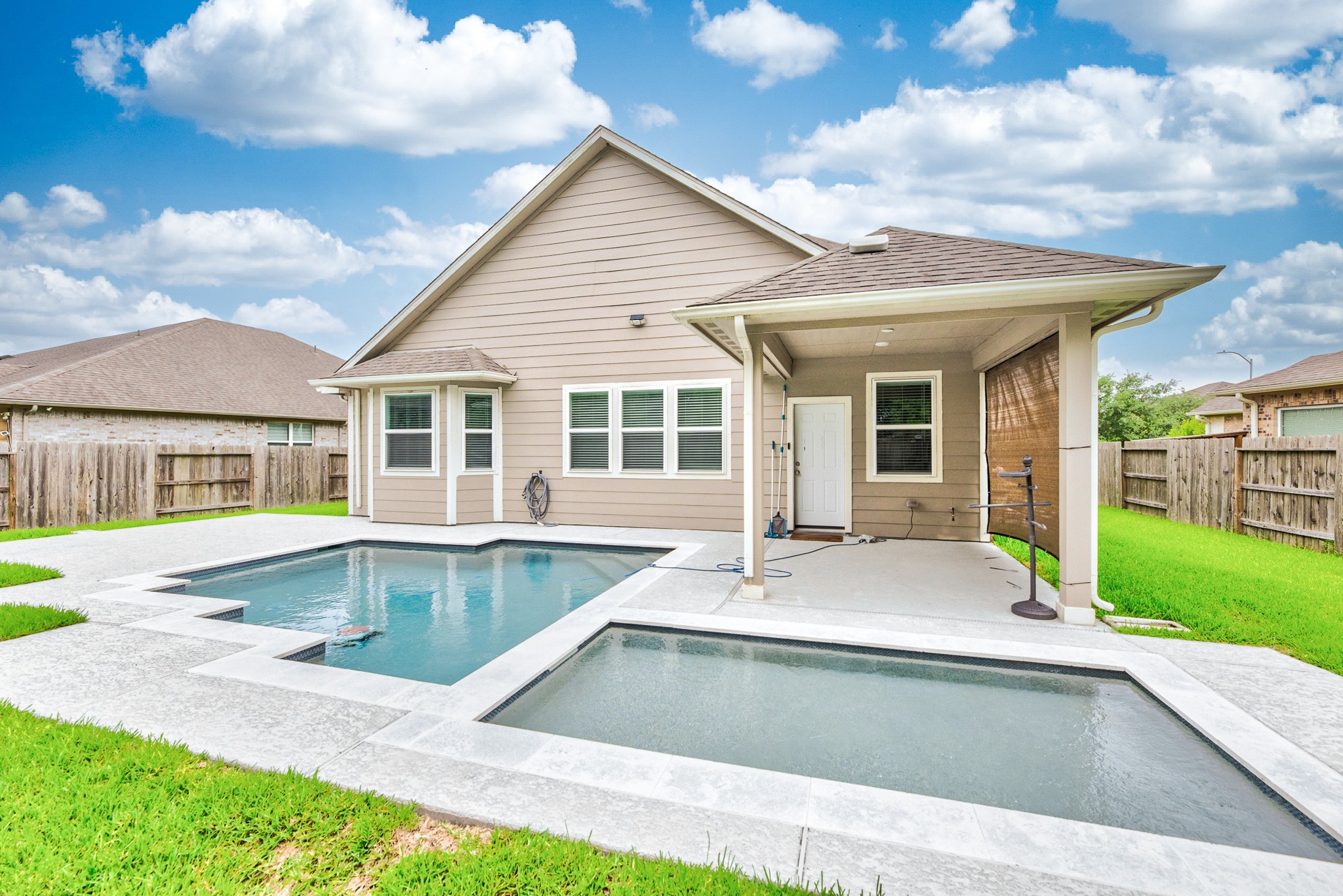 5943 Pearland Place Property Photo 4