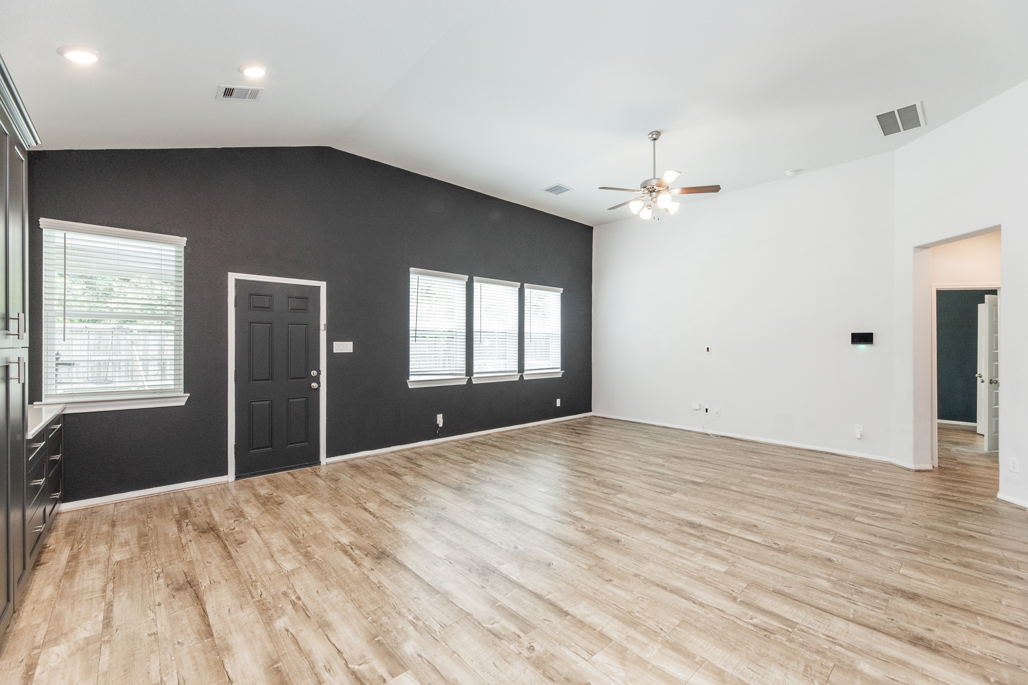 5943 Pearland Place Property Photo 10