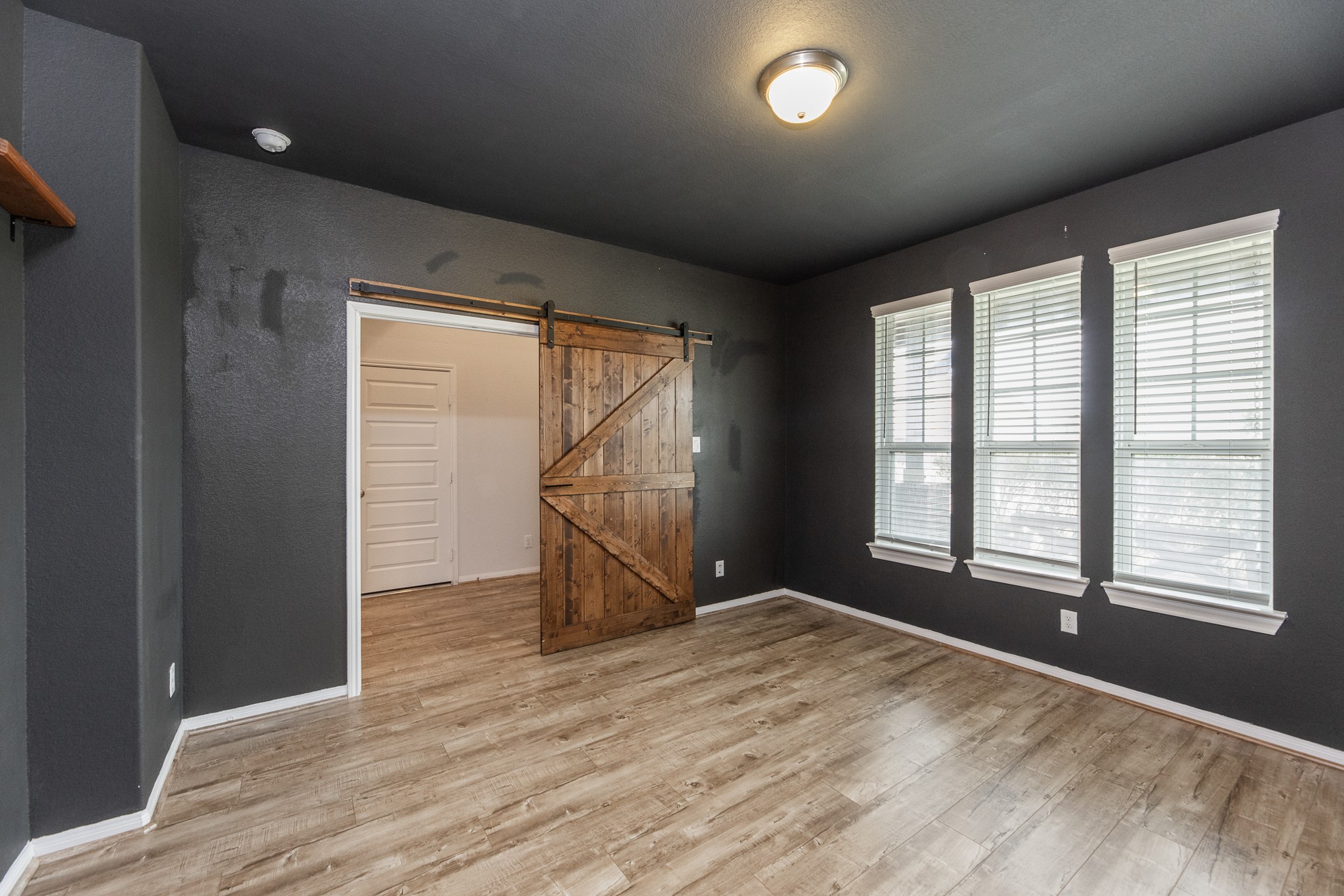 5943 Pearland Place Property Photo 16