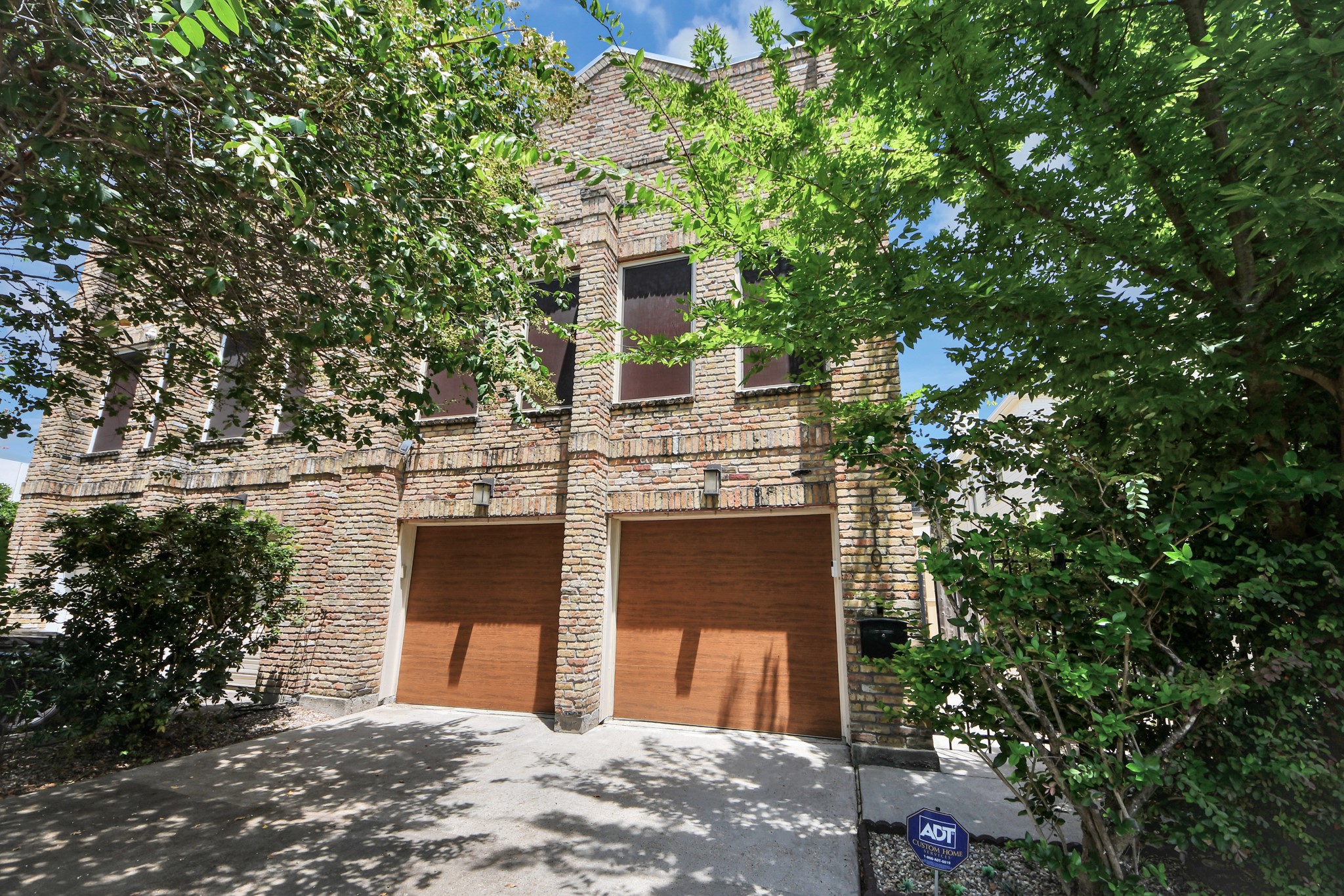 1810 Nicholson Street Property Photo 1