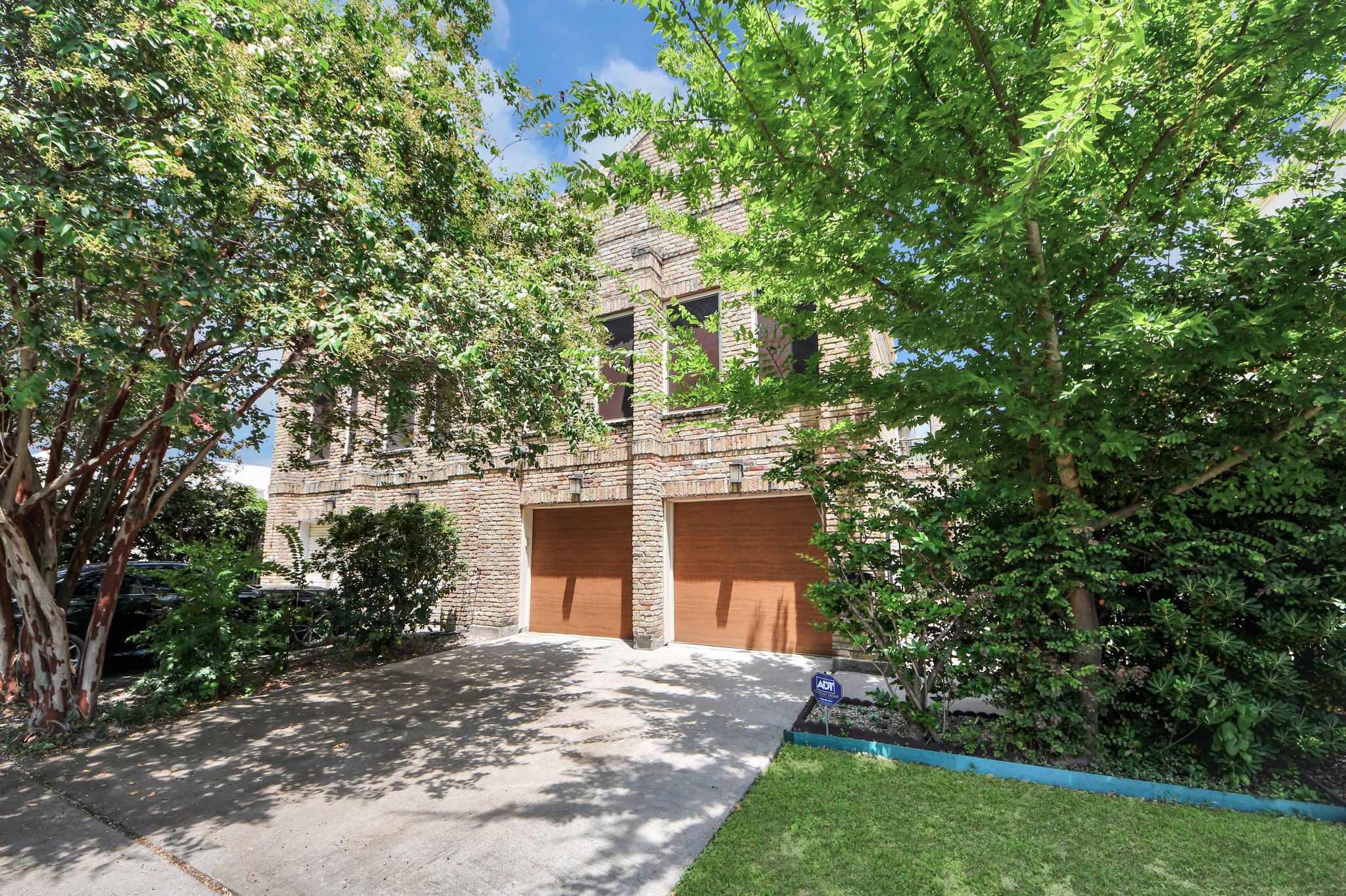 1810 Nicholson Street Property Photo 3