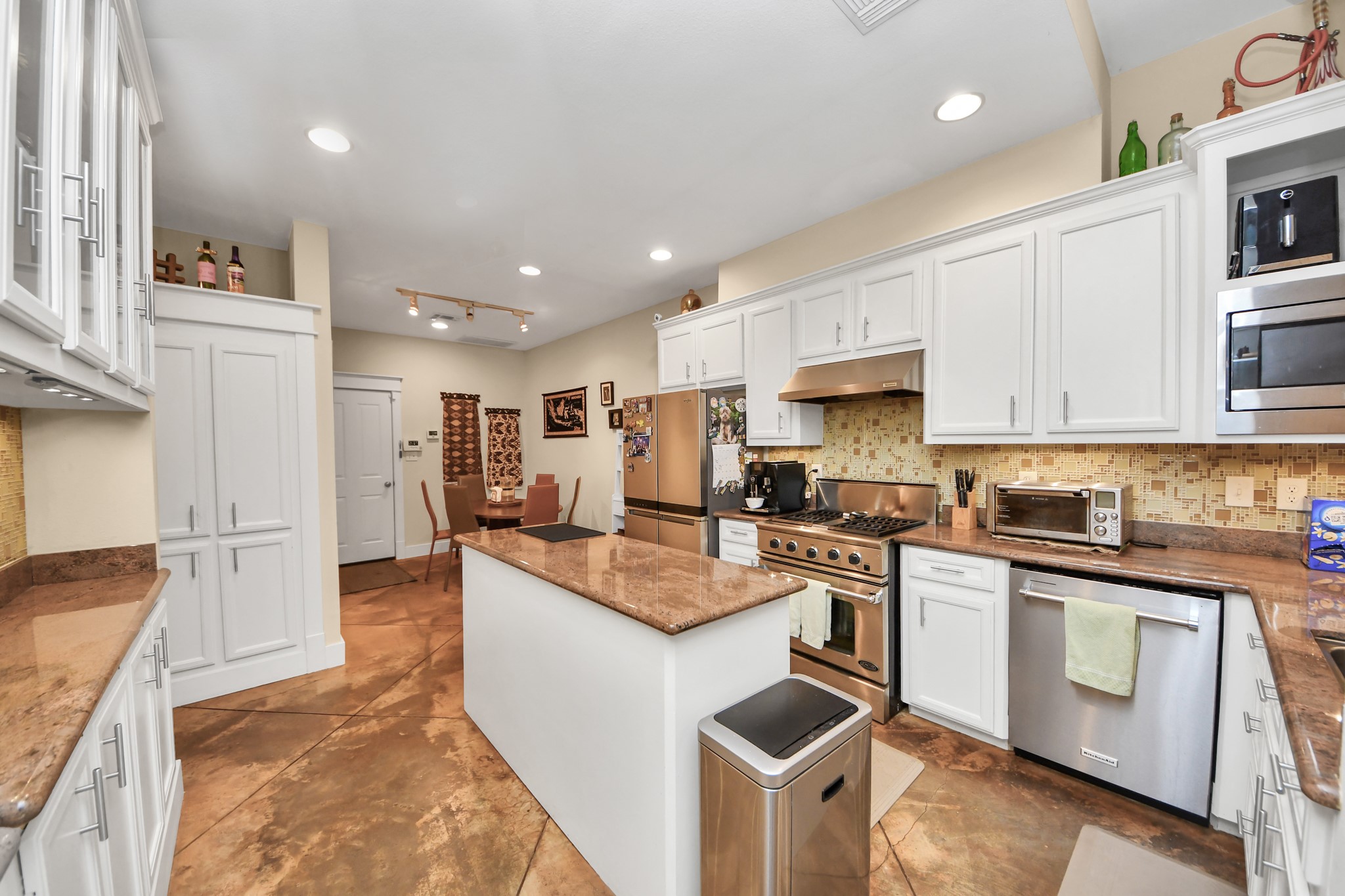 1810 Nicholson Street Property Photo 11