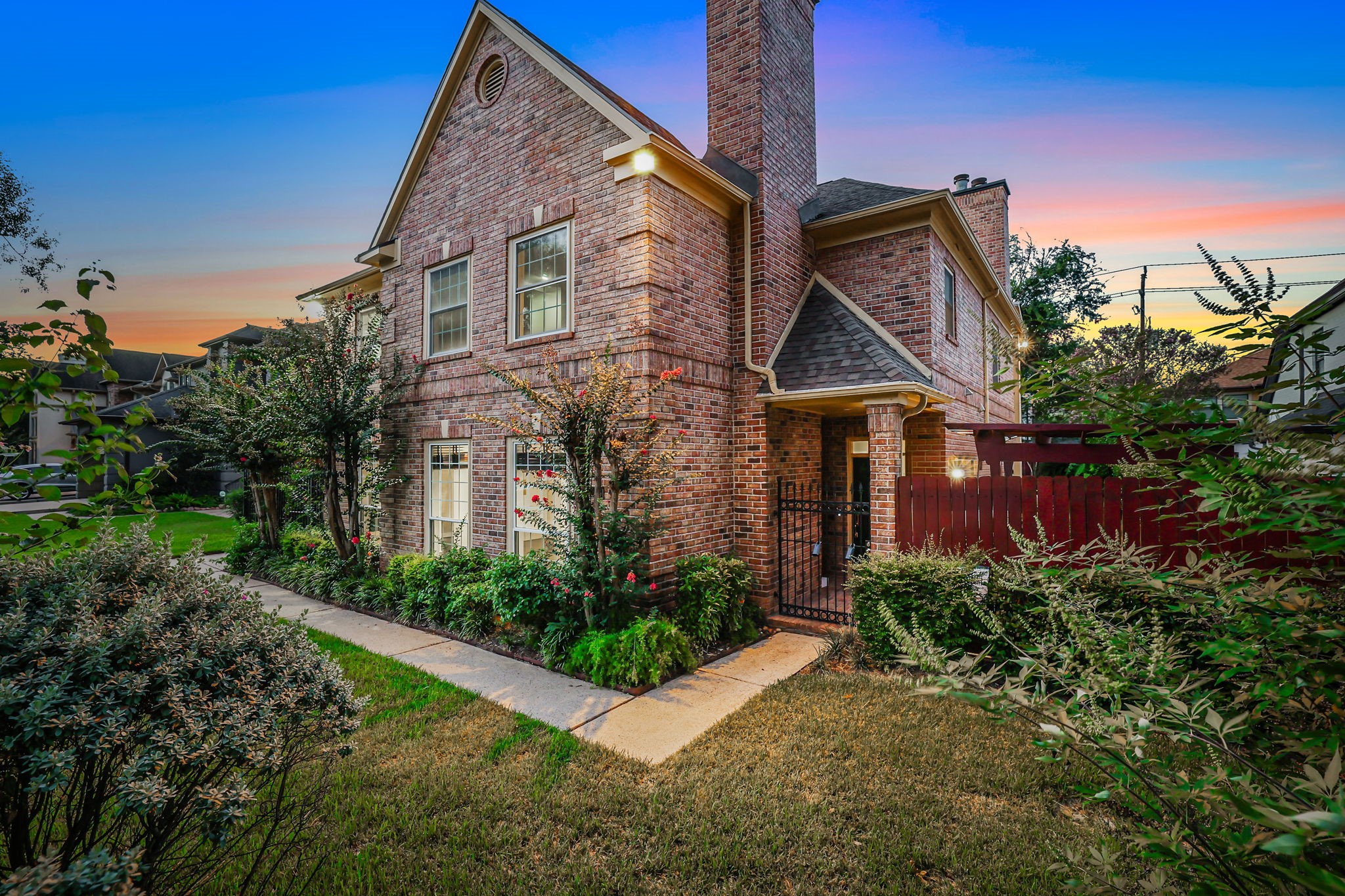 4616 Spruce Street Property Photo 4