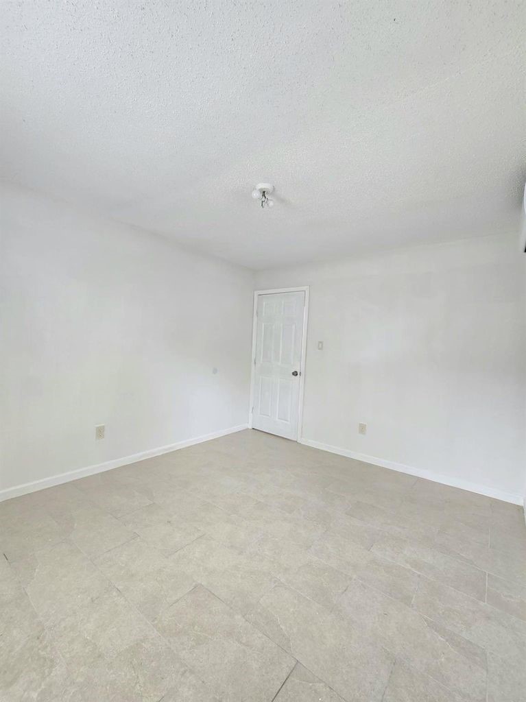 3833 Mount Pleasant St Property Photo 10