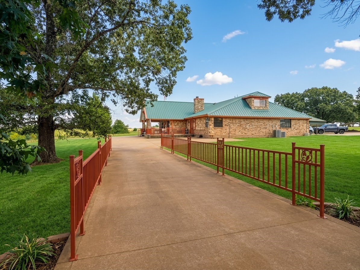 6622 County Road 360 Property Photo 2