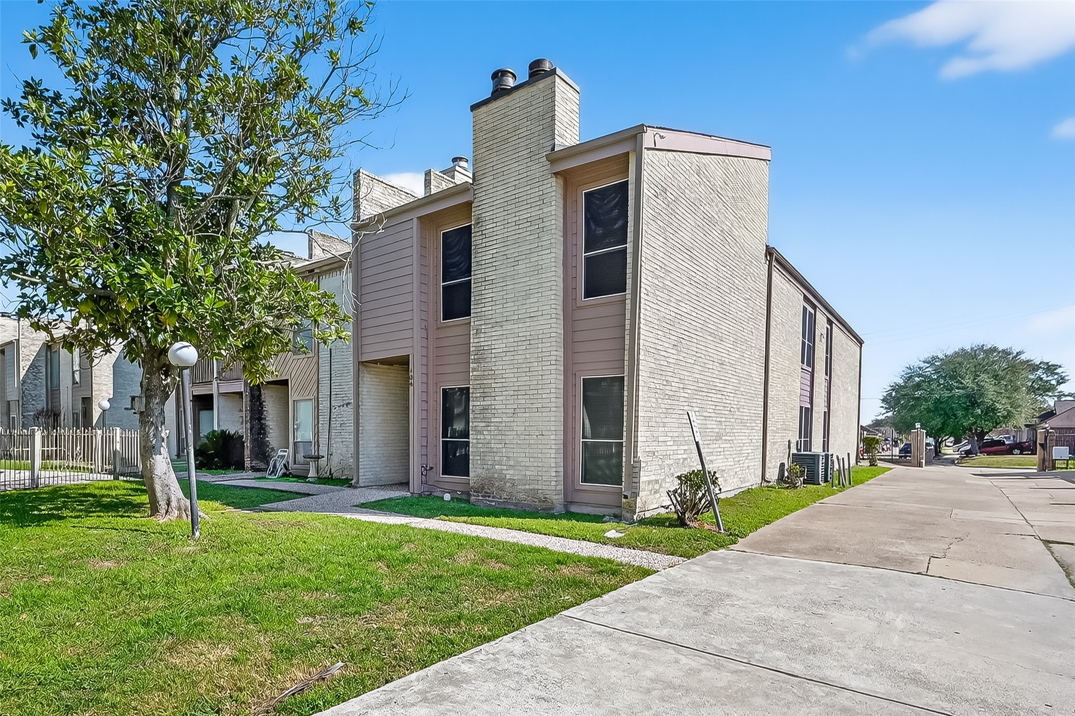11280 Braes Forest Drive 406 Property Photo 1