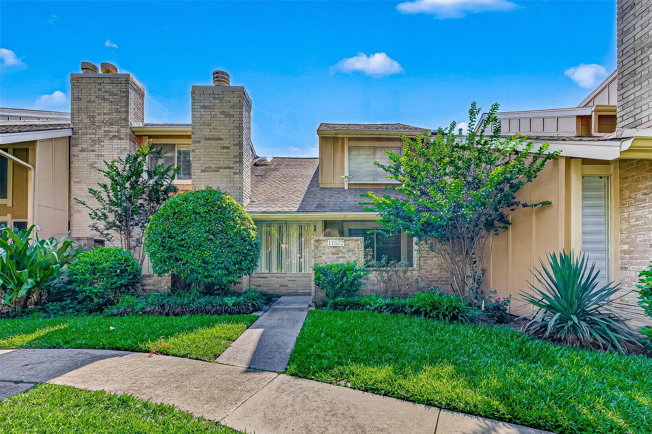 11677 Village Place Dr Property Photo 1