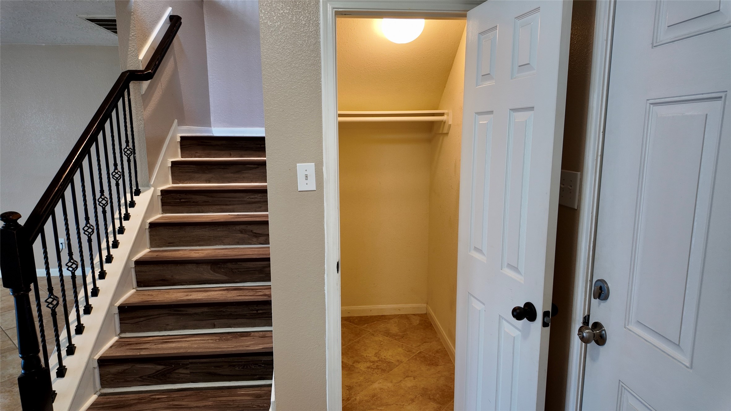 8014 Chasewood Drive Property Photo 8