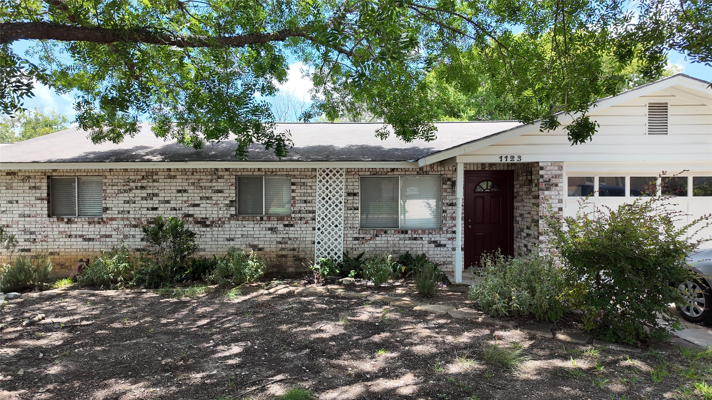 1123 Warbler Drive
