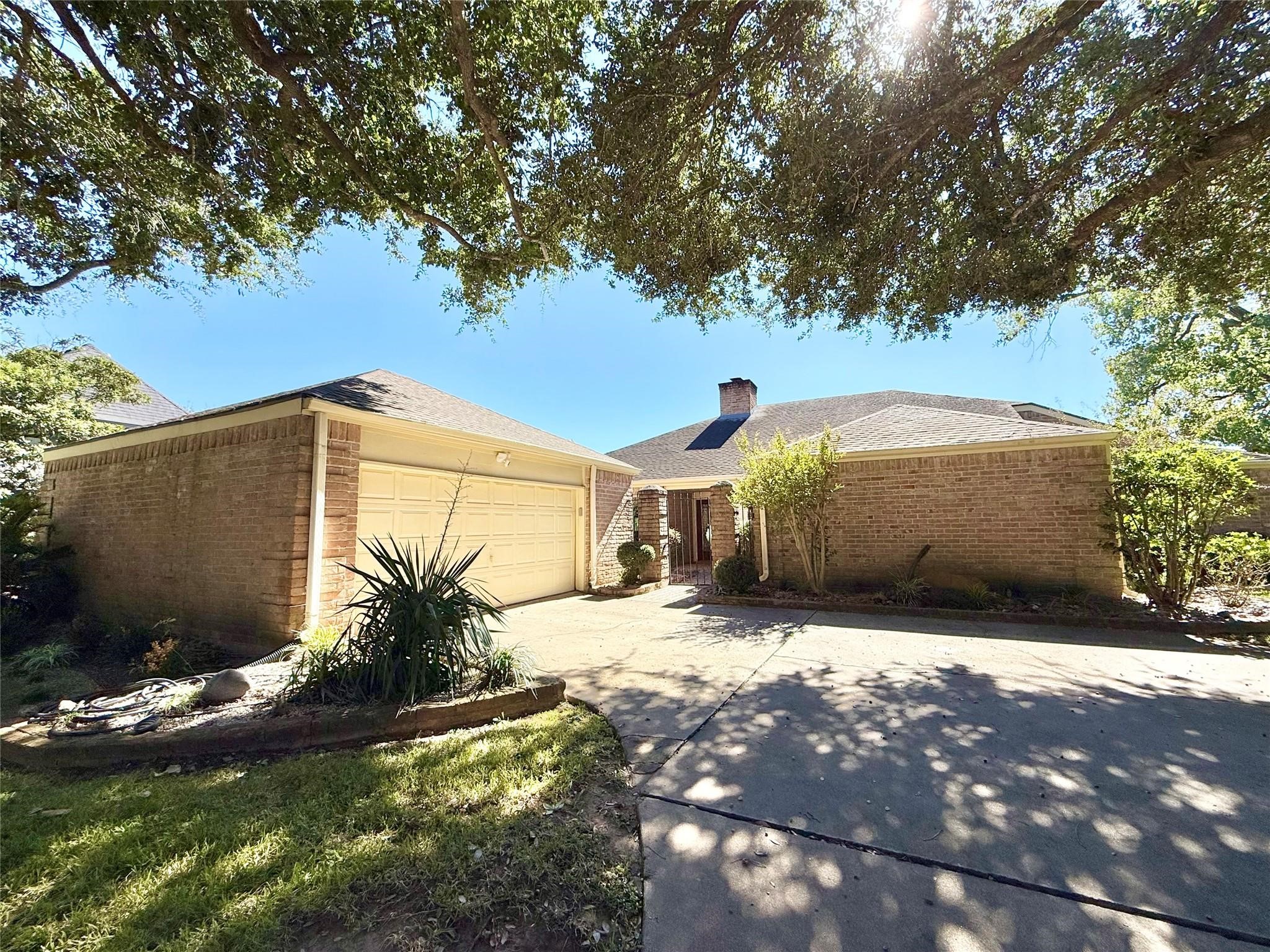3915 Pleasant Valley Drive Property Photo 2