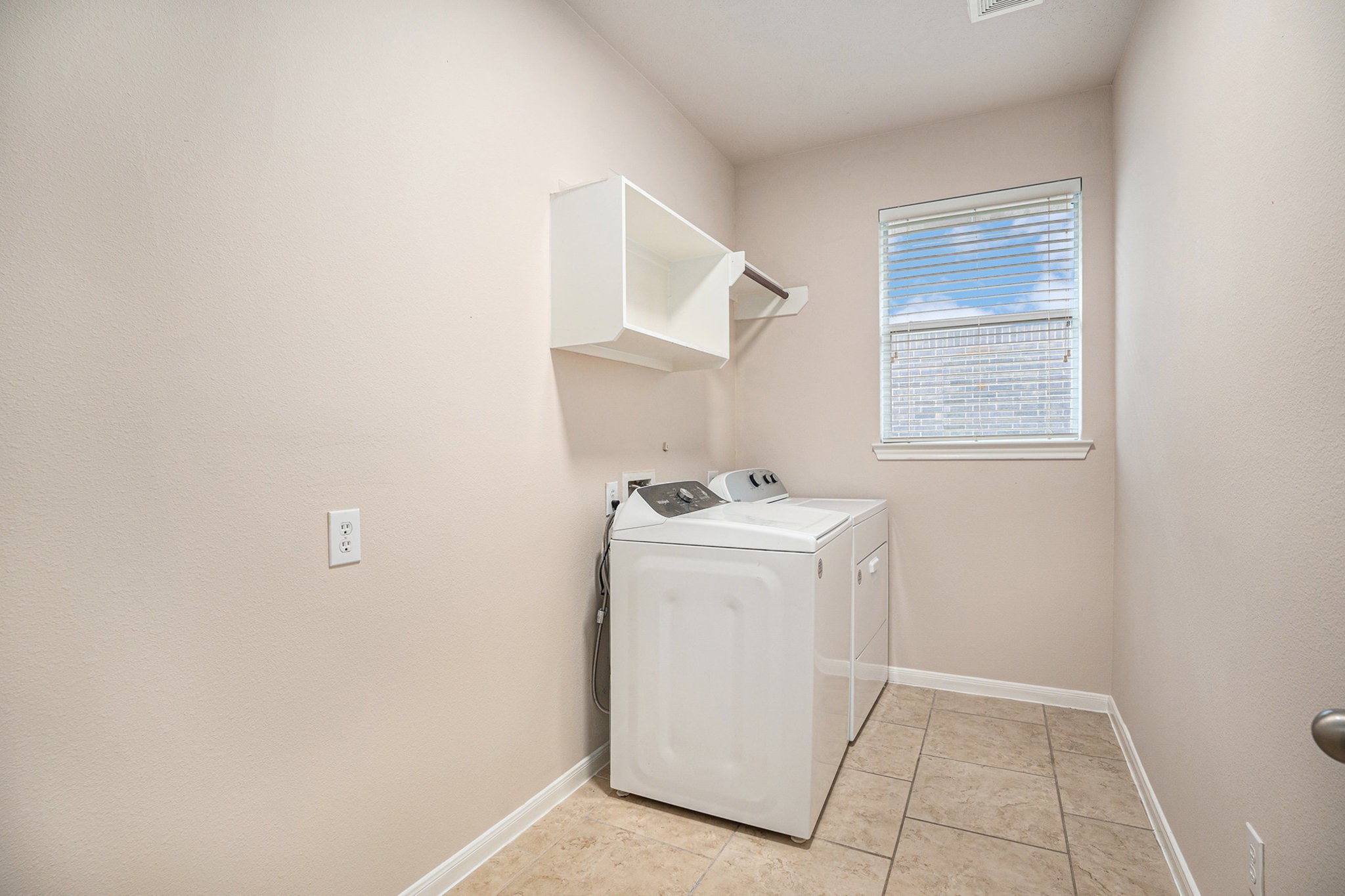 2517 Flycatcher Cove Drive Property Photo 9