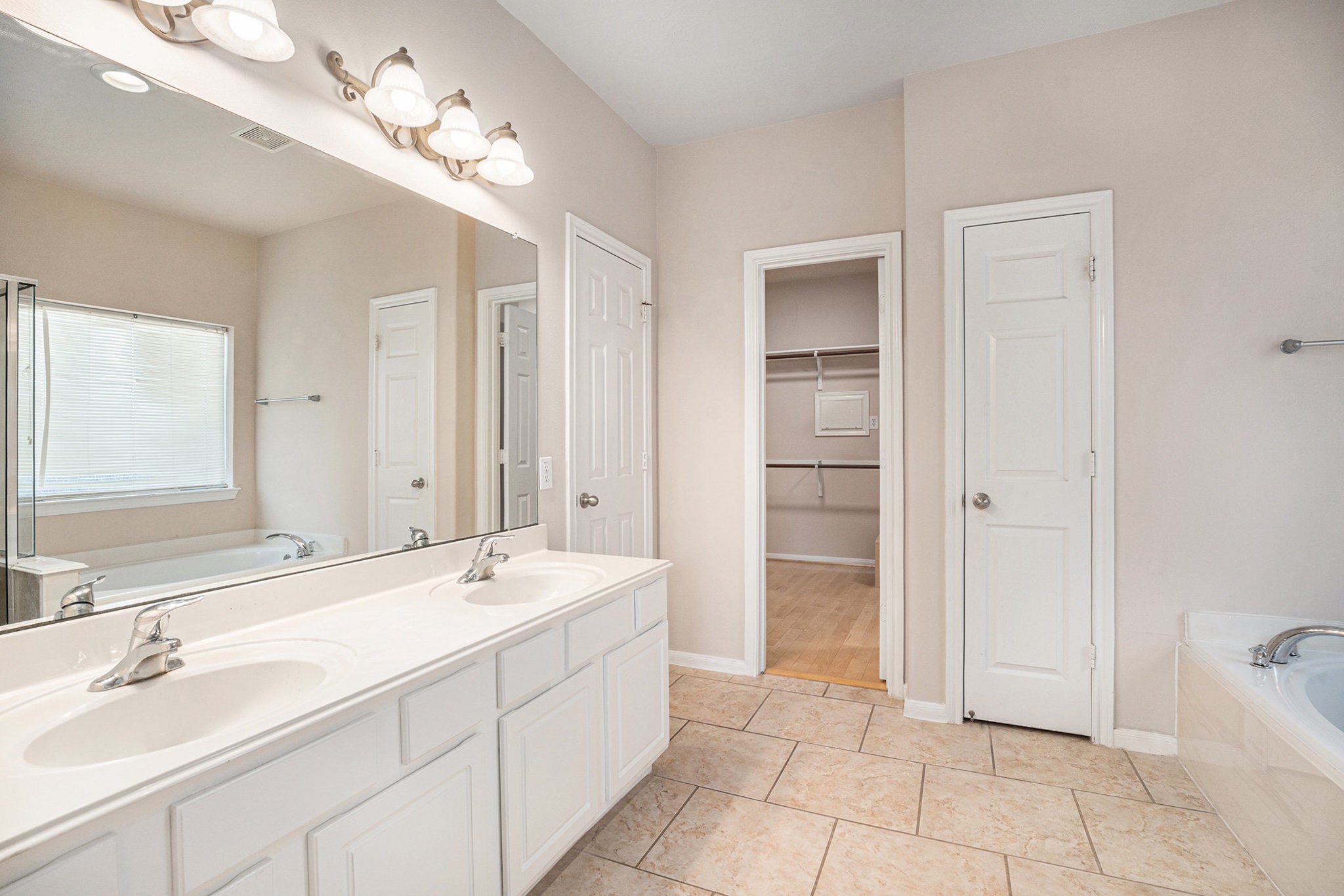 2517 Flycatcher Cove Drive Property Photo 11