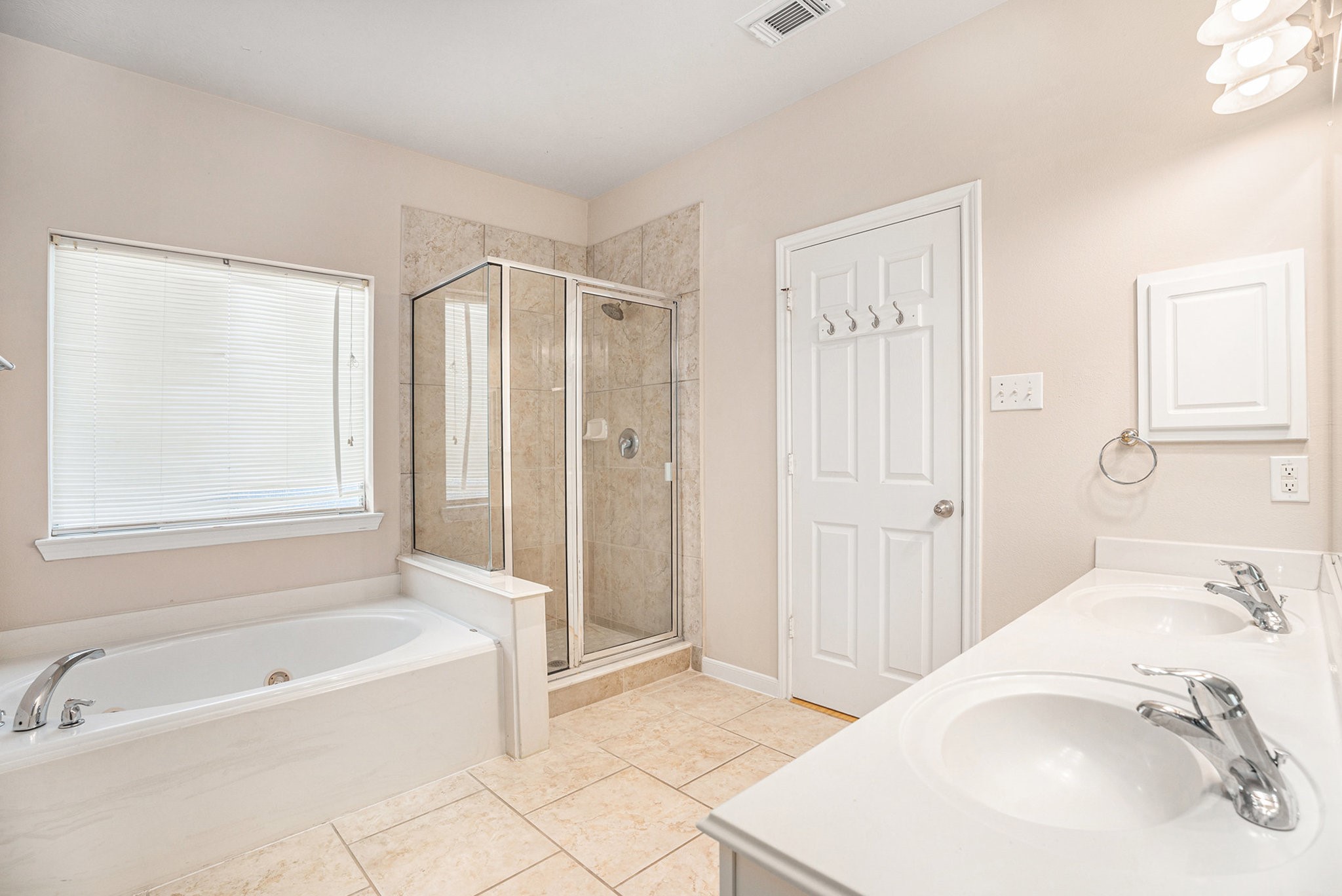 2517 Flycatcher Cove Drive Property Photo 12