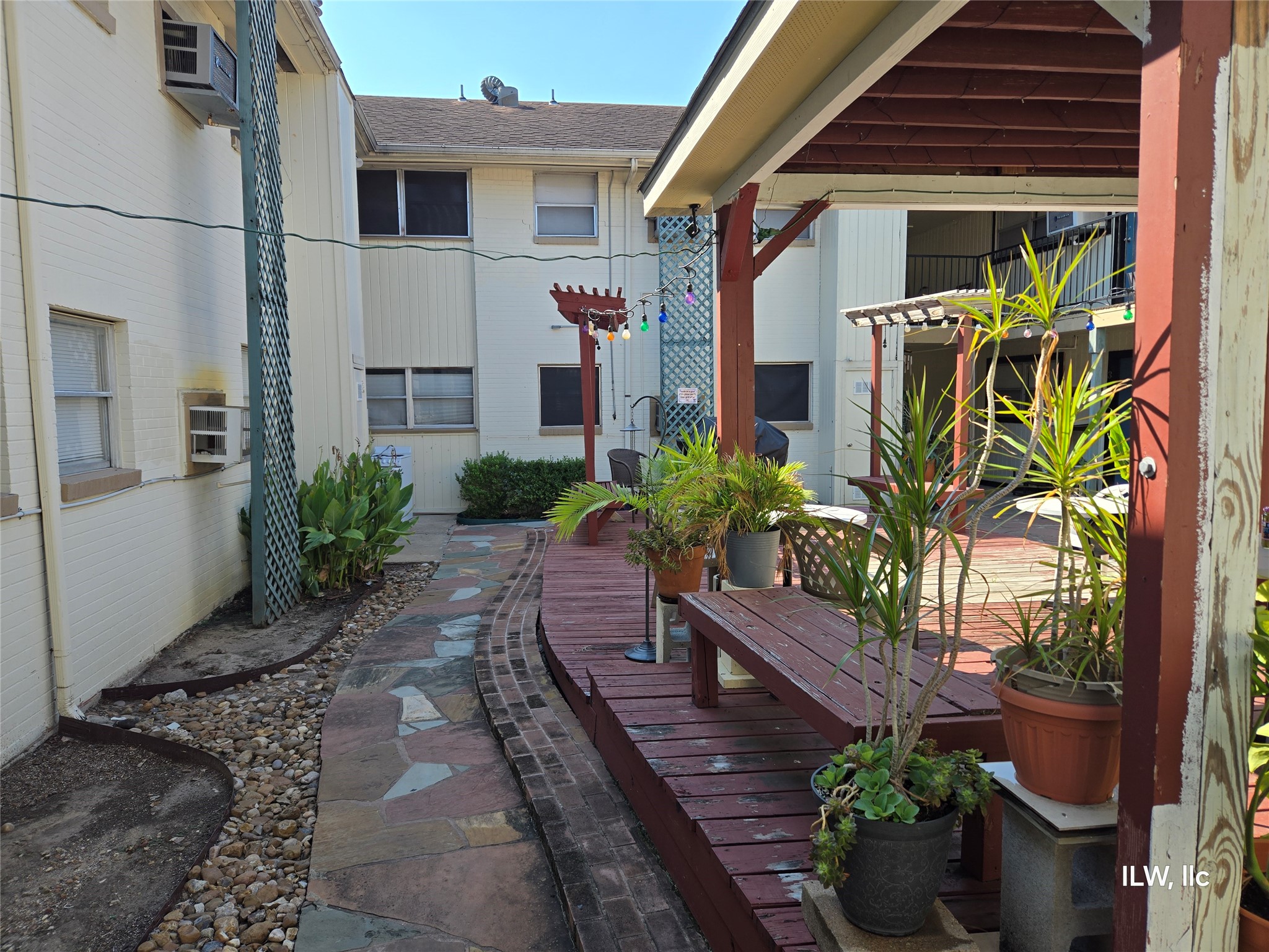 301 Avondale Street 4 Property Photo 3