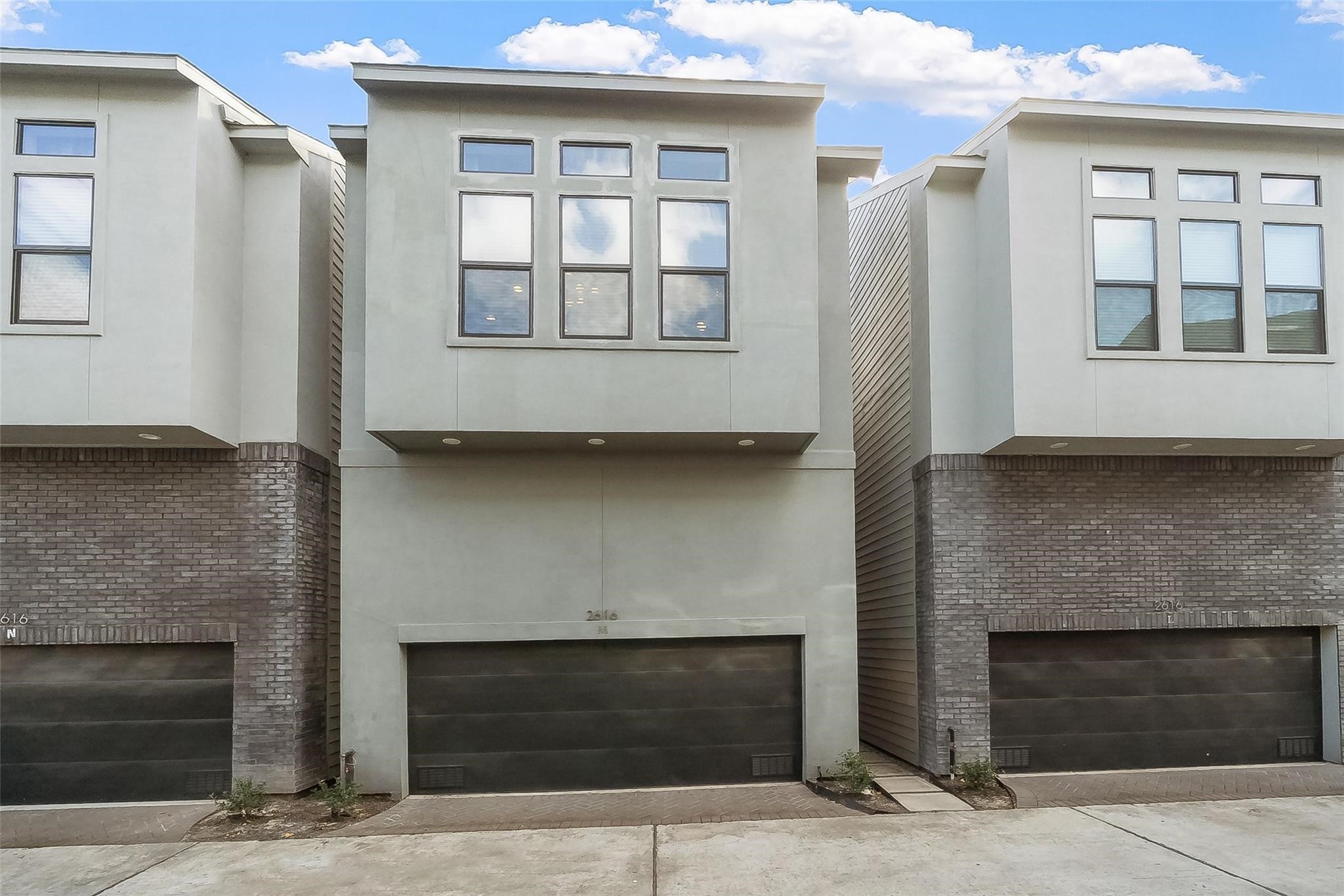 2616 Riverside Drive M Property Photo 2