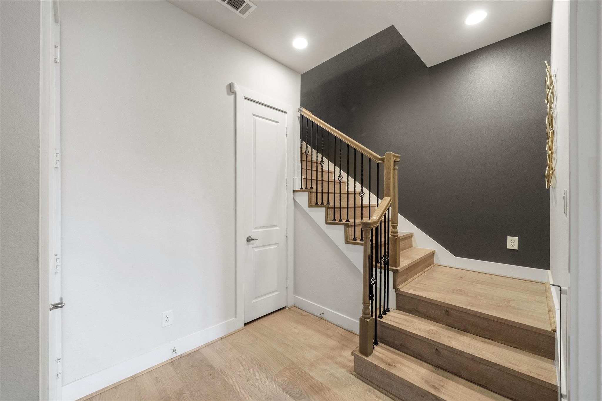 2616 Riverside Drive M Property Photo 6