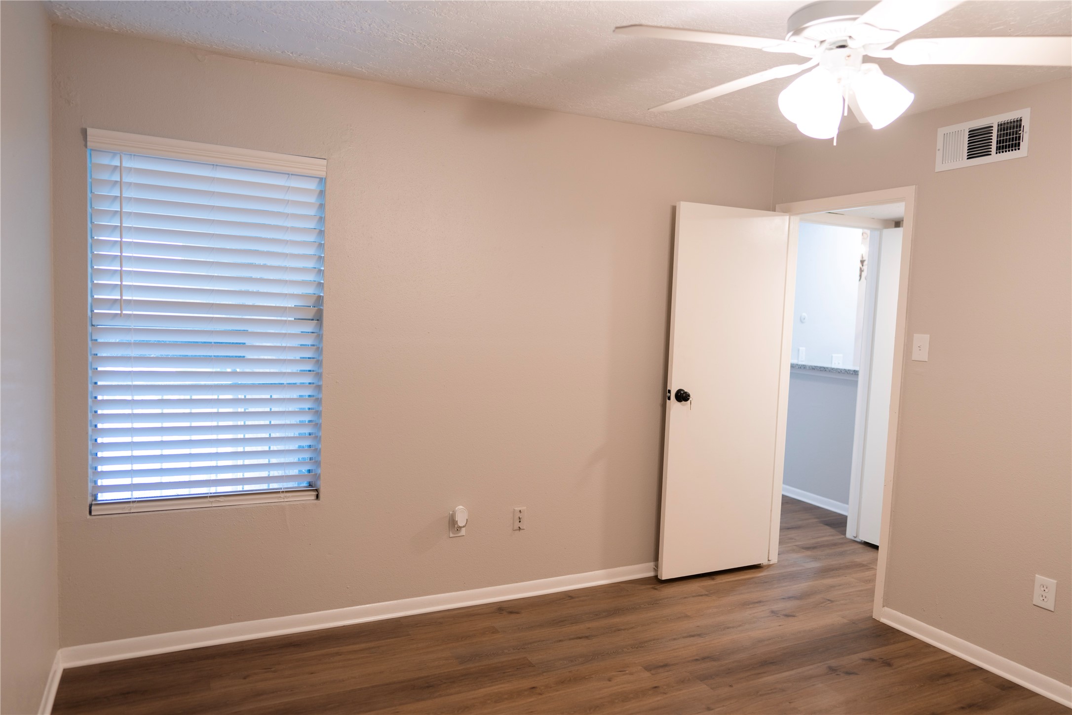 2021 Spenwick Drive 624 Property Photo 8