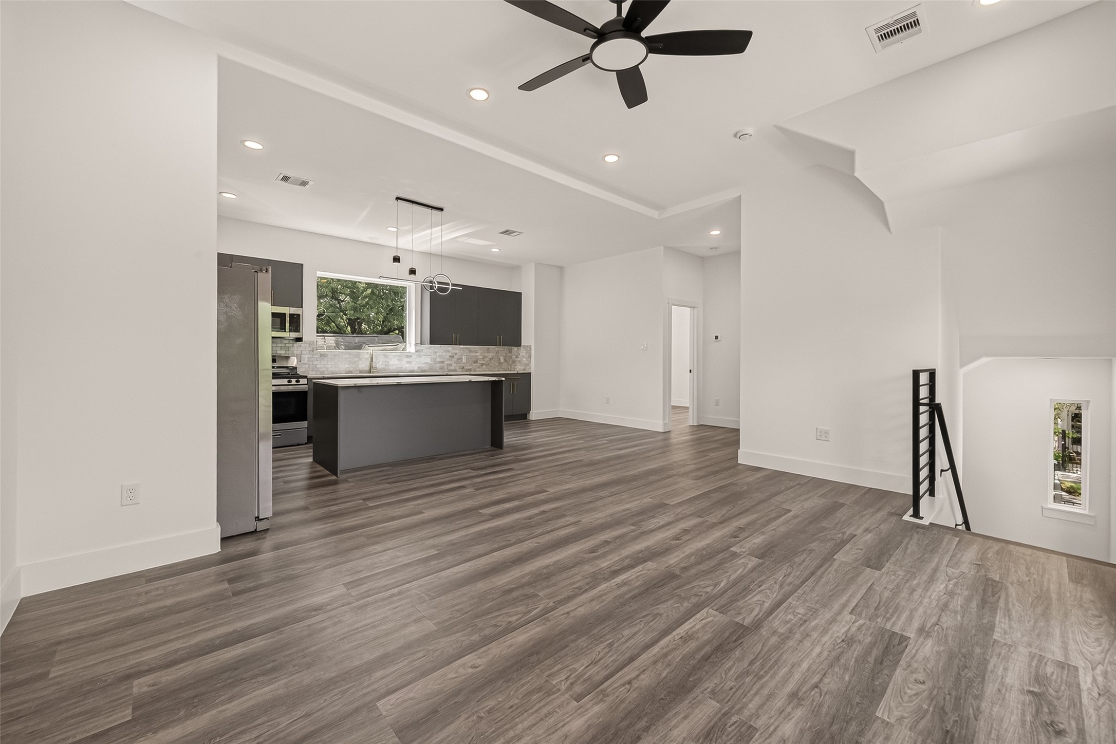 2711 Dennis Street Property Photo 5