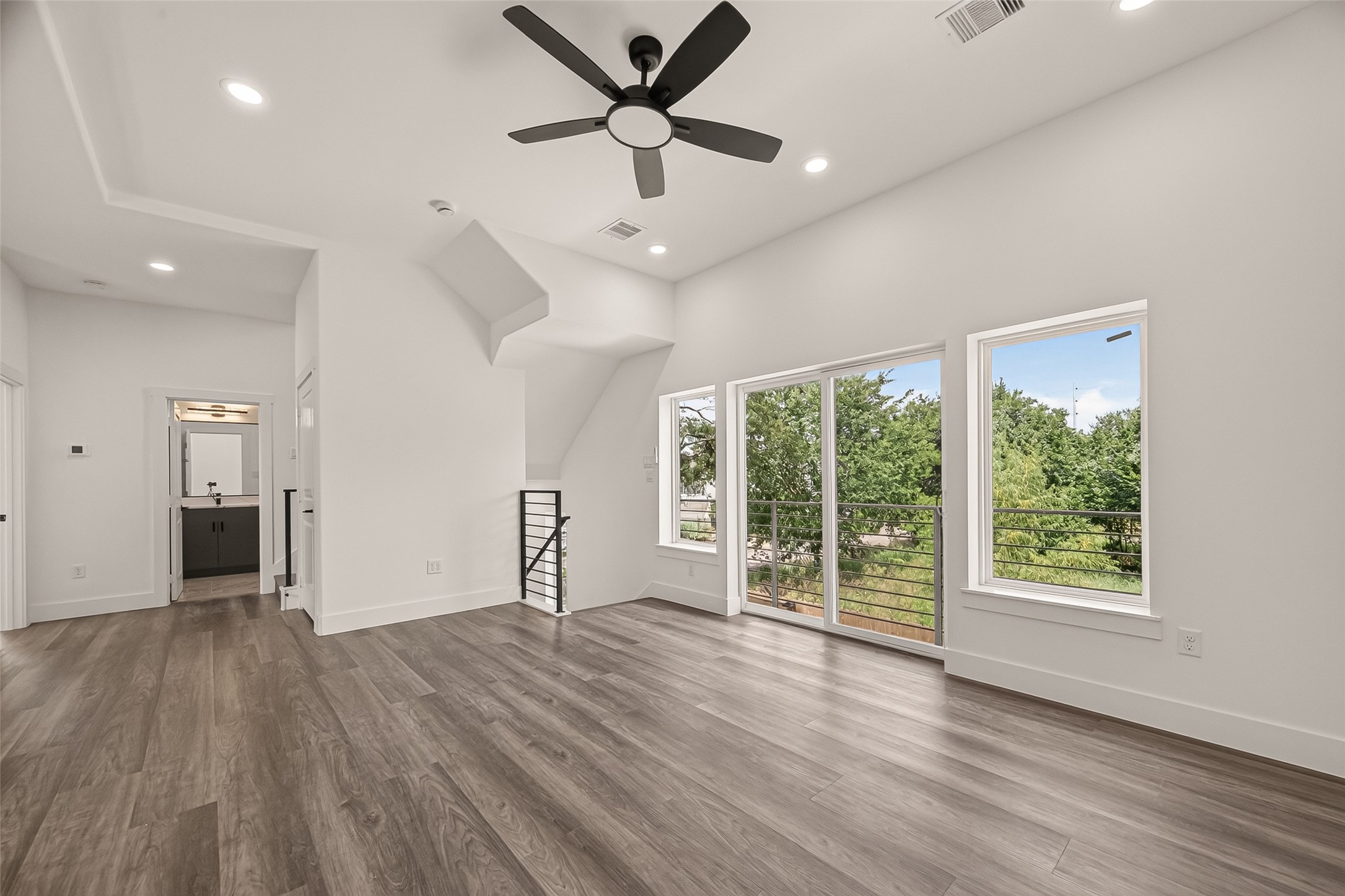 2711 Dennis Street Property Photo 6