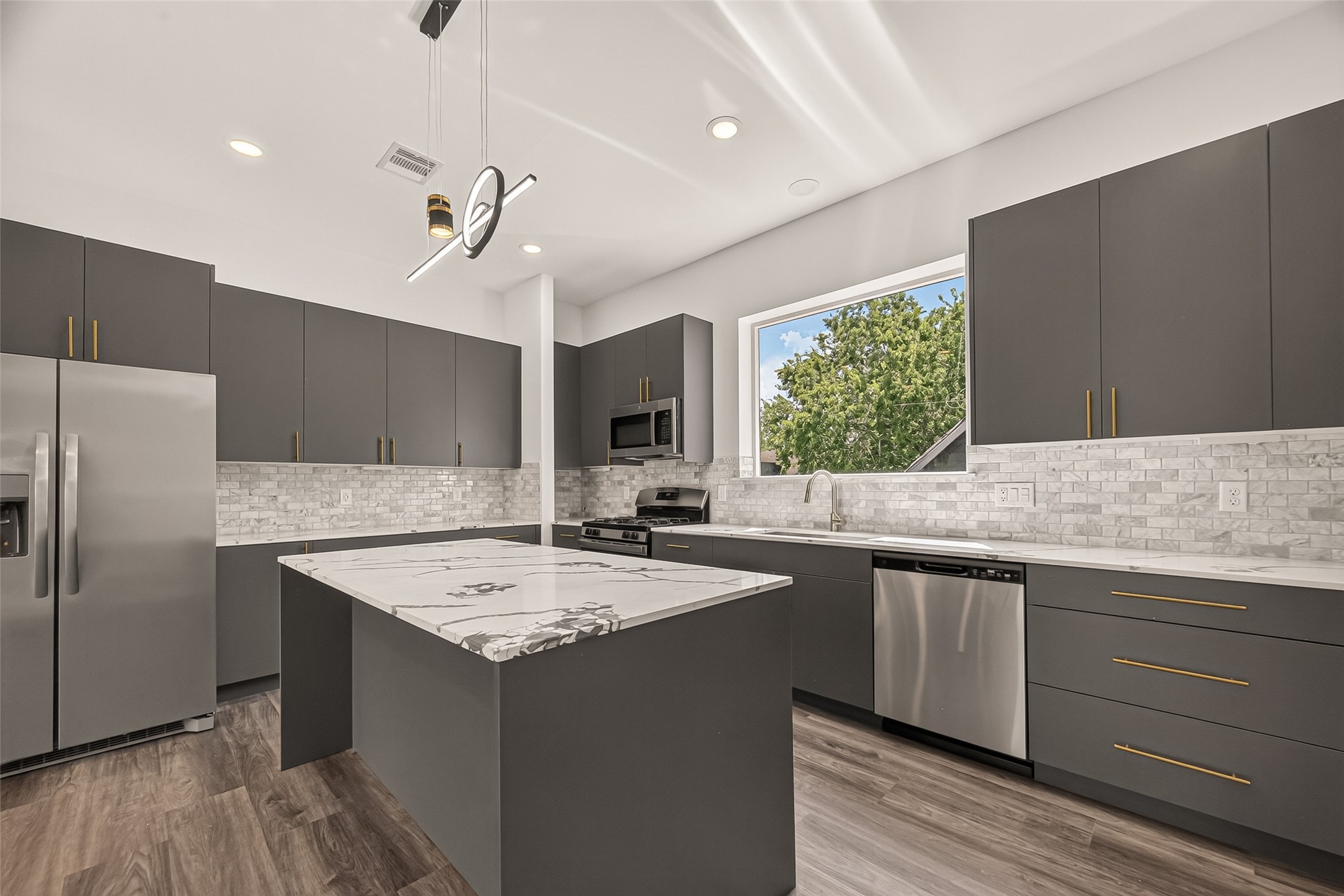 2711 Dennis Street Property Photo 15