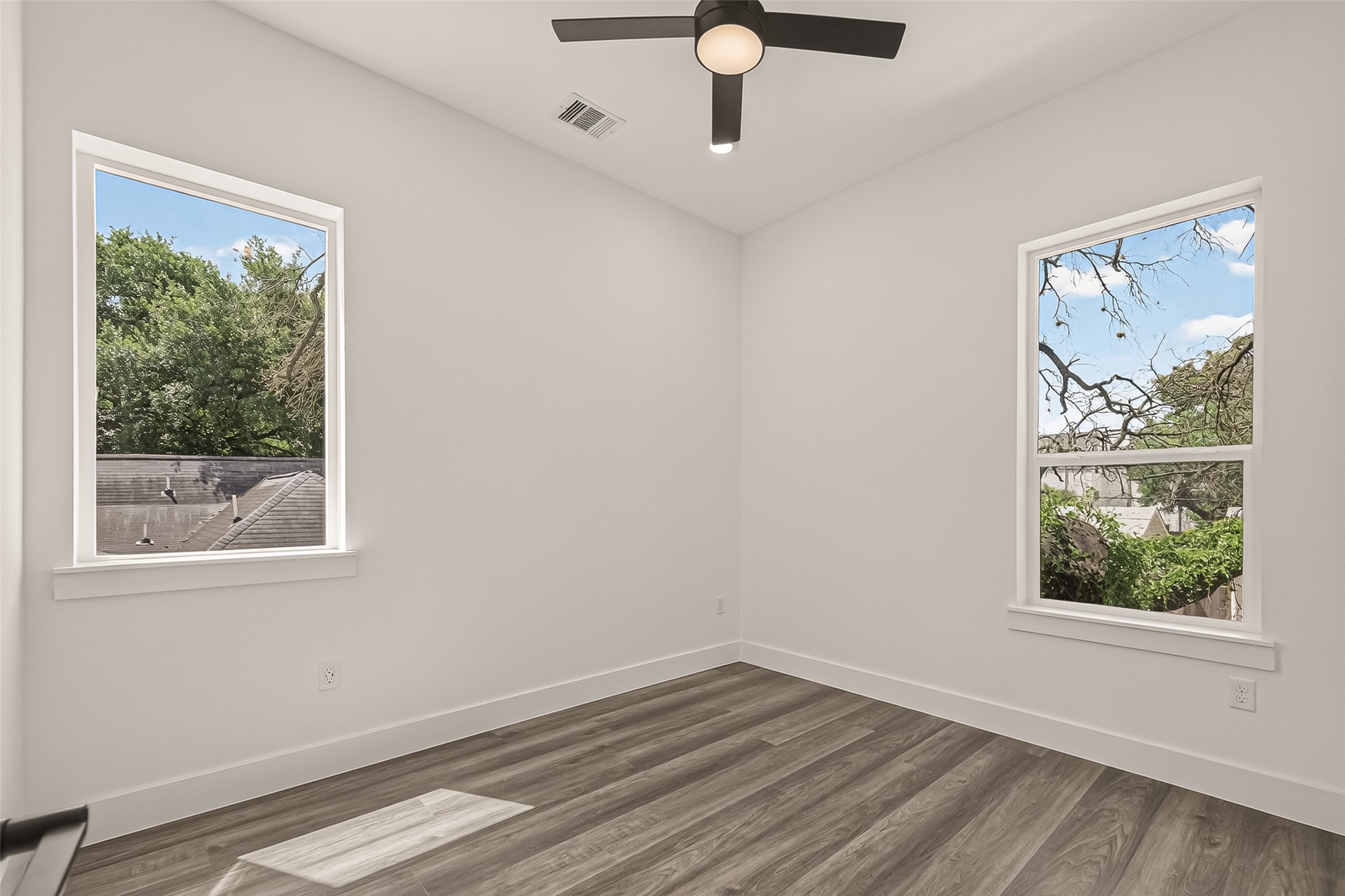 2711 Dennis Street Property Photo 22