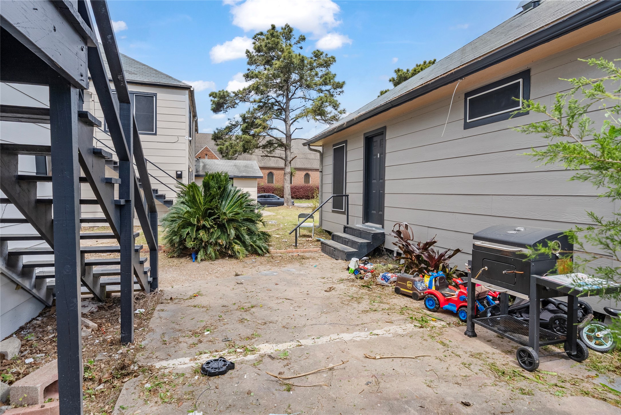 2633 W Main Street Dplx Property Photo 6