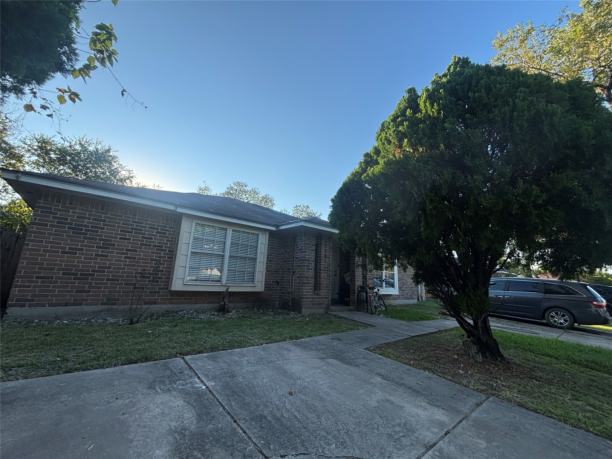 10041 Rosbrook Drive Property Photo 1