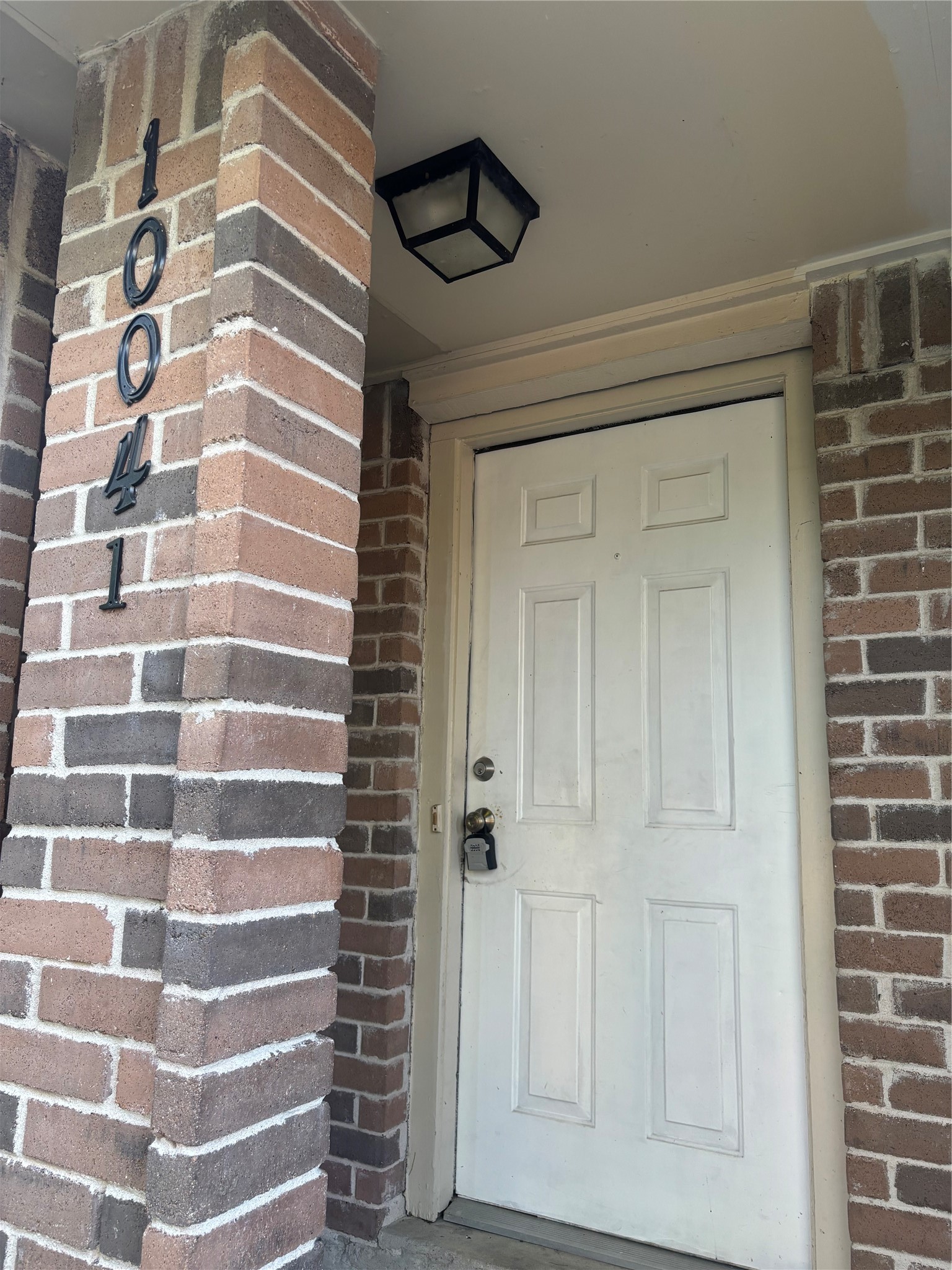 10041 Rosbrook Drive Property Photo 2