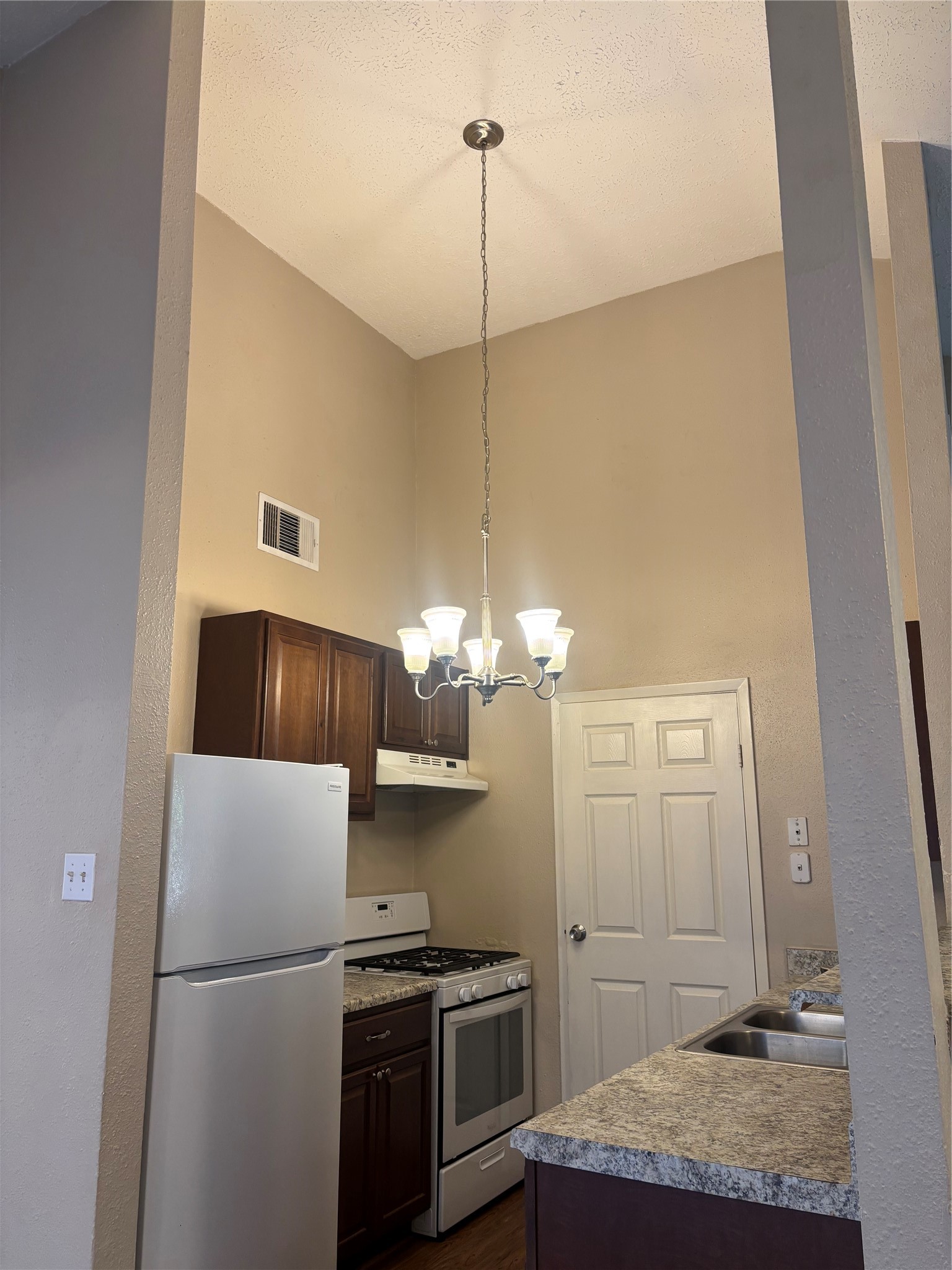 10041 Rosbrook Drive Property Photo 5