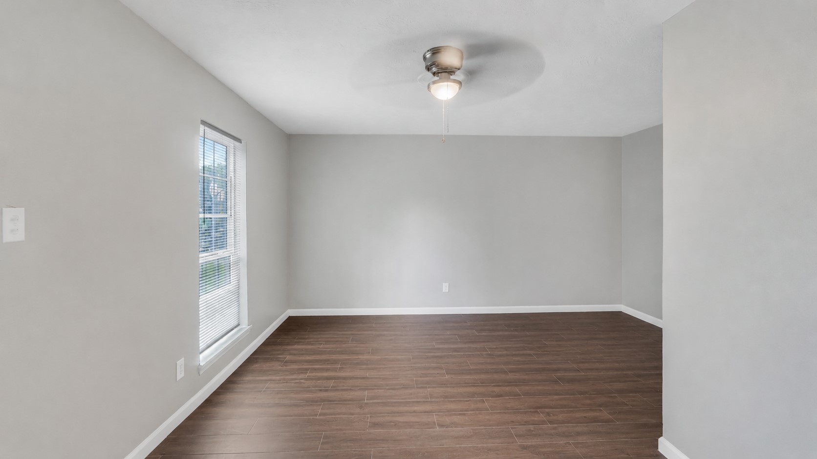 122 E Crosstimbers Street 52 Property Photo 2