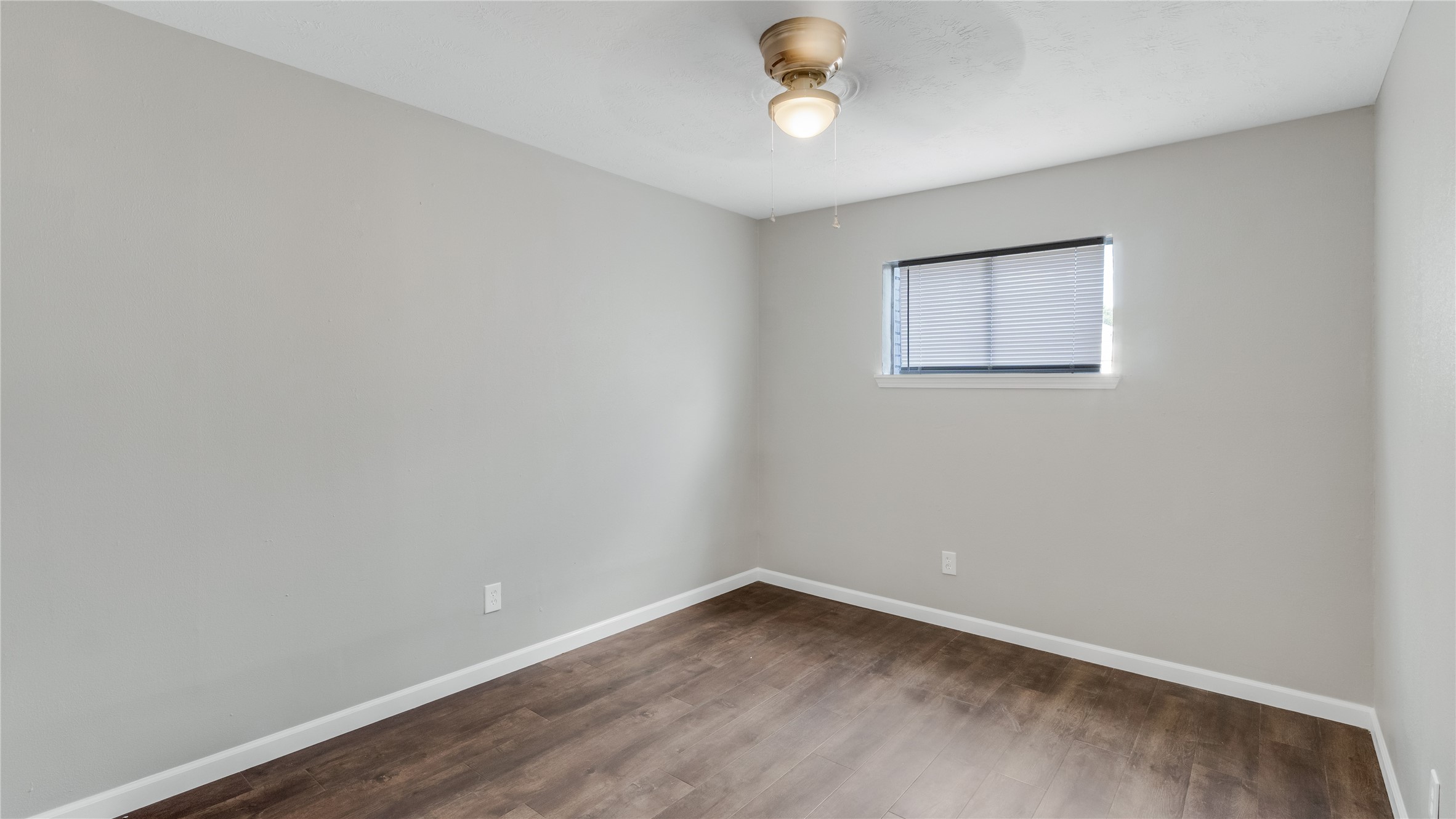 122 E Crosstimbers Street 52 Property Photo 8