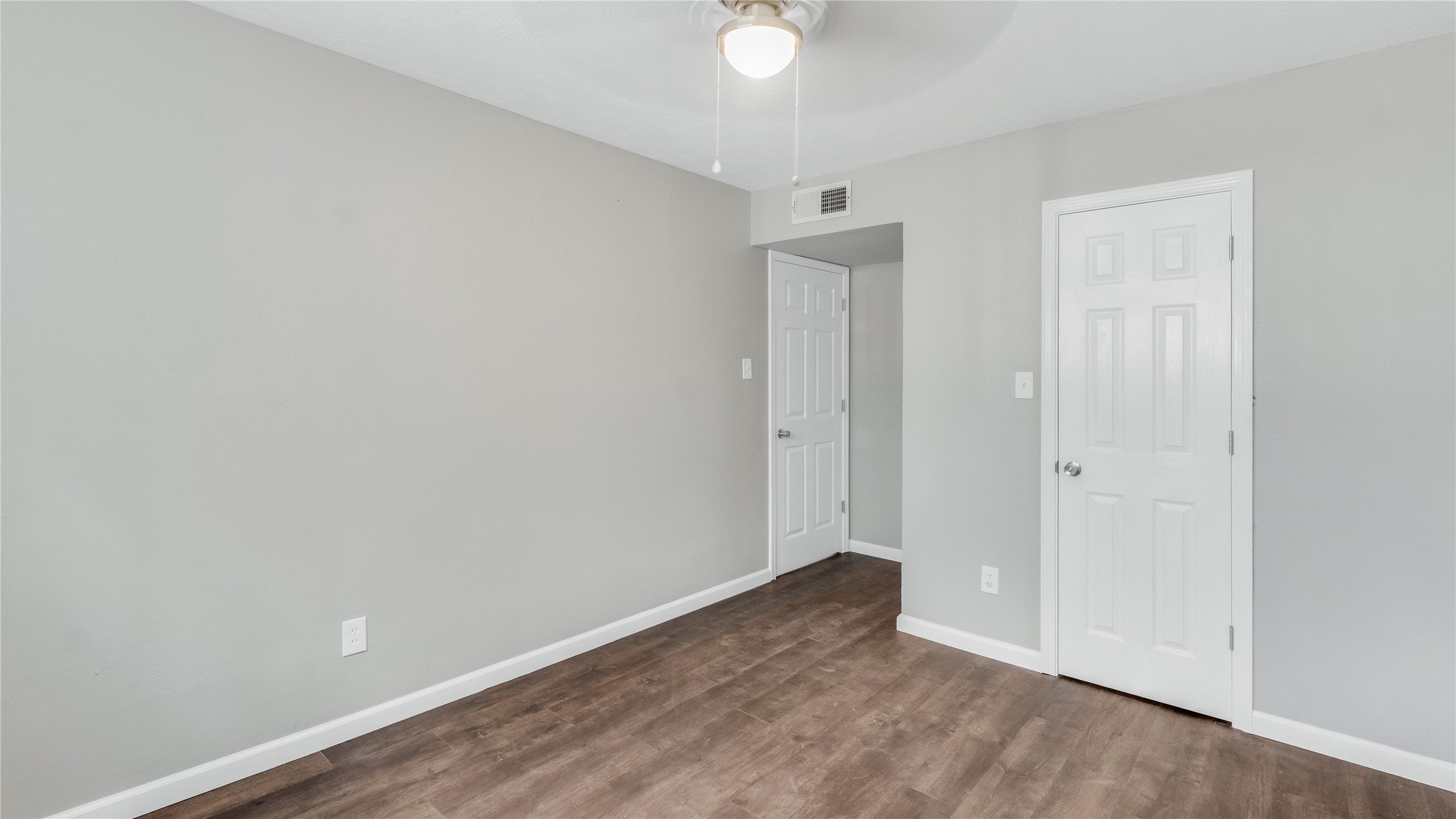 122 E Crosstimbers Street 52 Property Photo 9