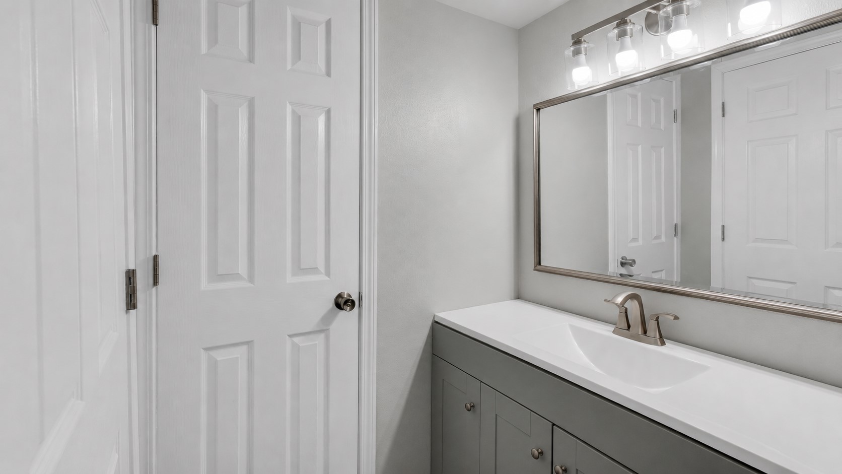 122 E Crosstimbers Street 52 Property Photo 11