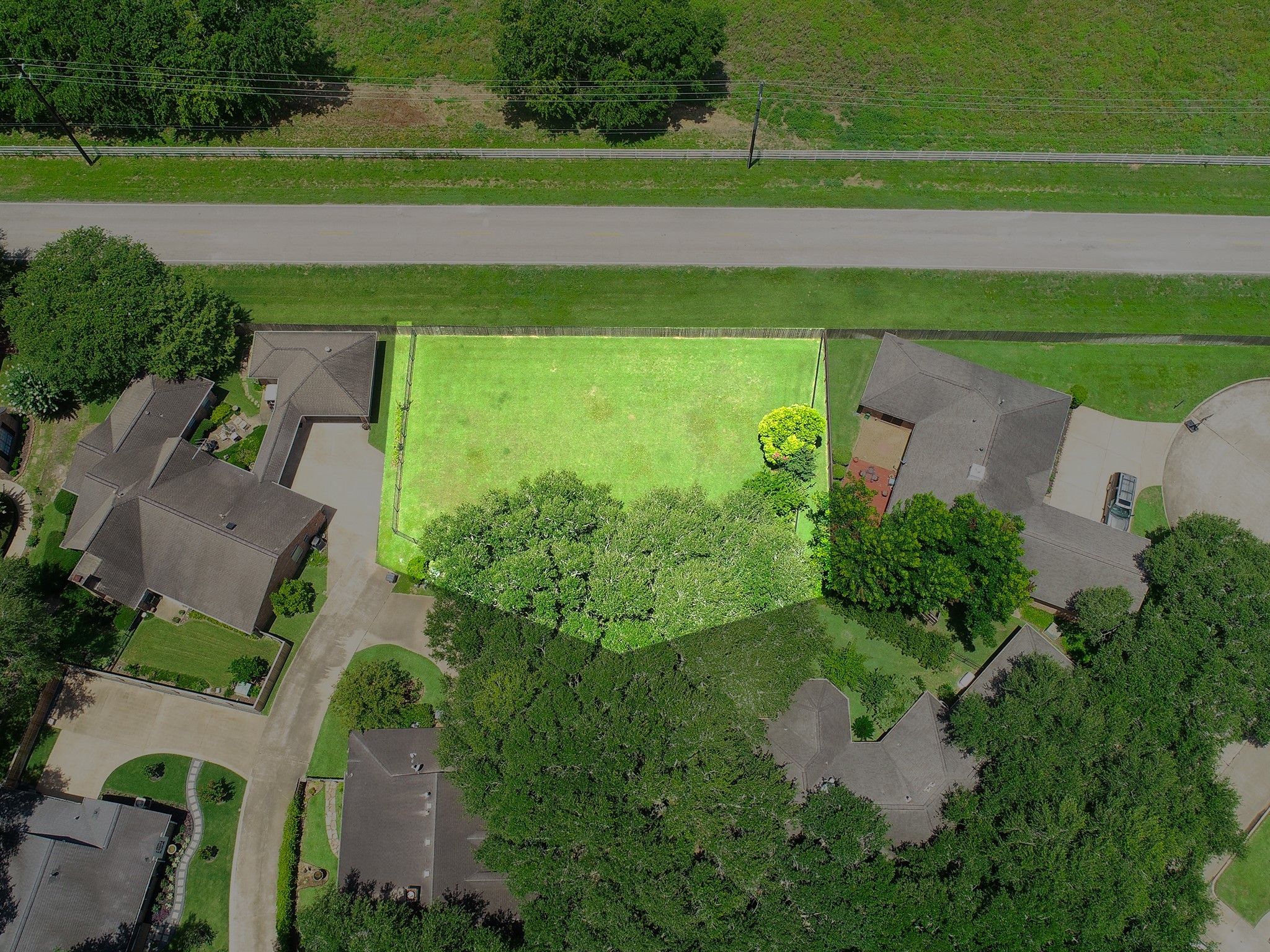 4811 Lake Village Drive Property Photo 3