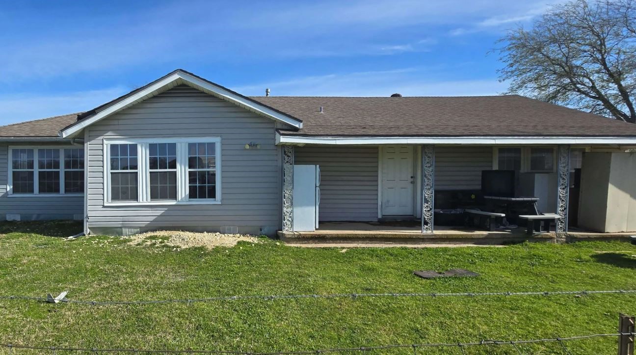 4099 State Highway 7 E Property Photo 1
