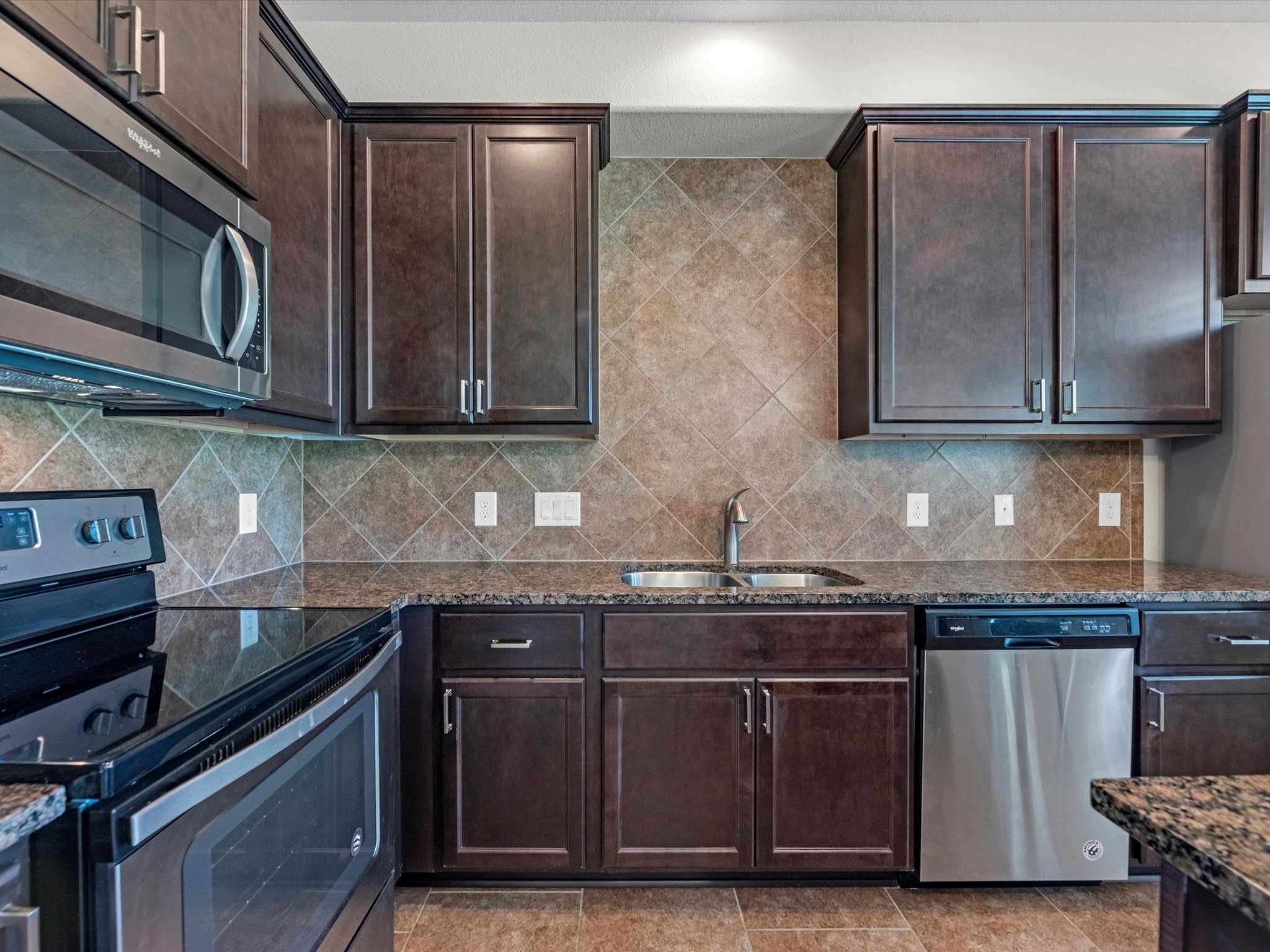 16020 Fountainview Drive 21 Property Photo 14