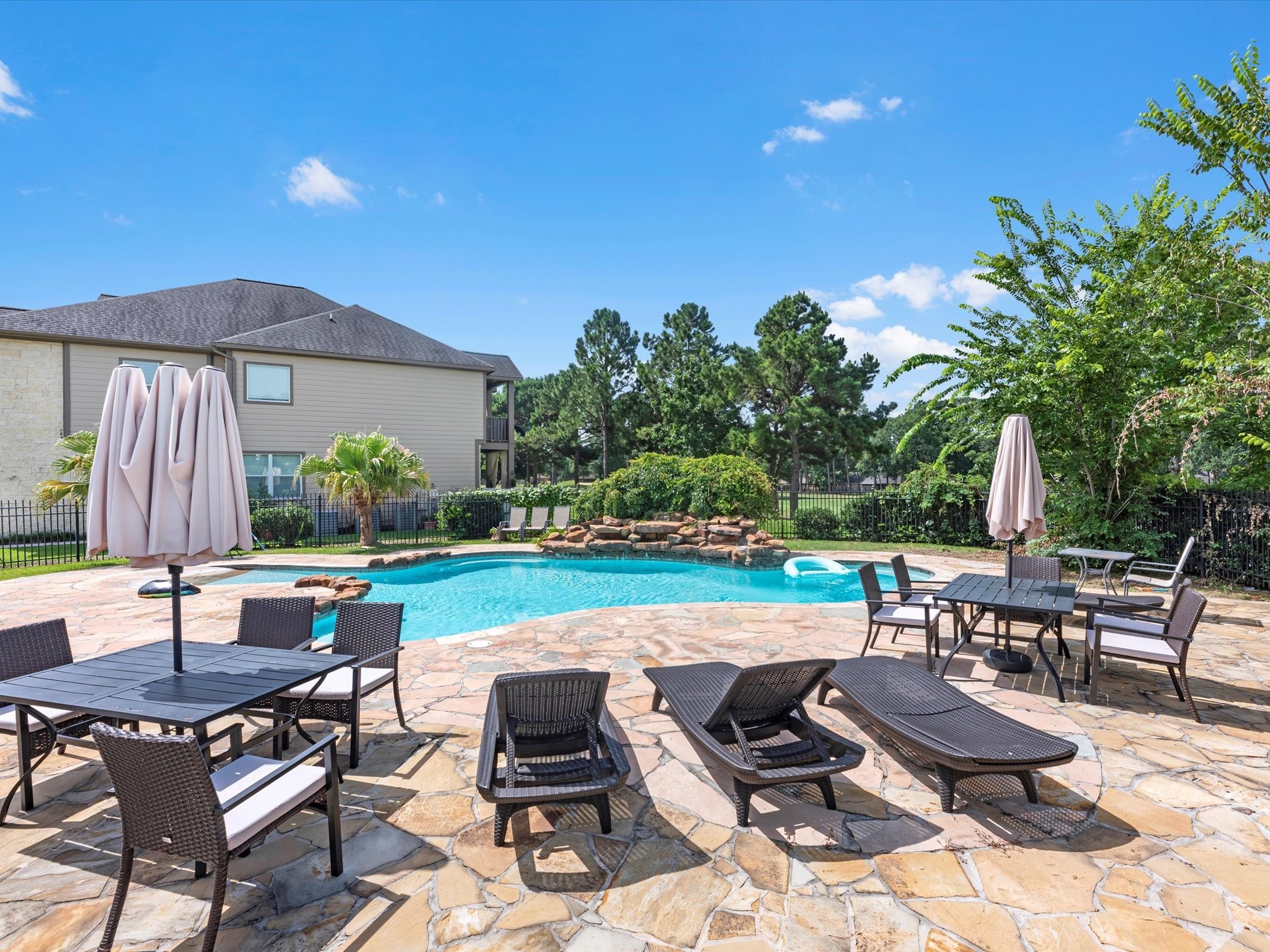 16020 Fountainview Drive 21 Property Photo 31