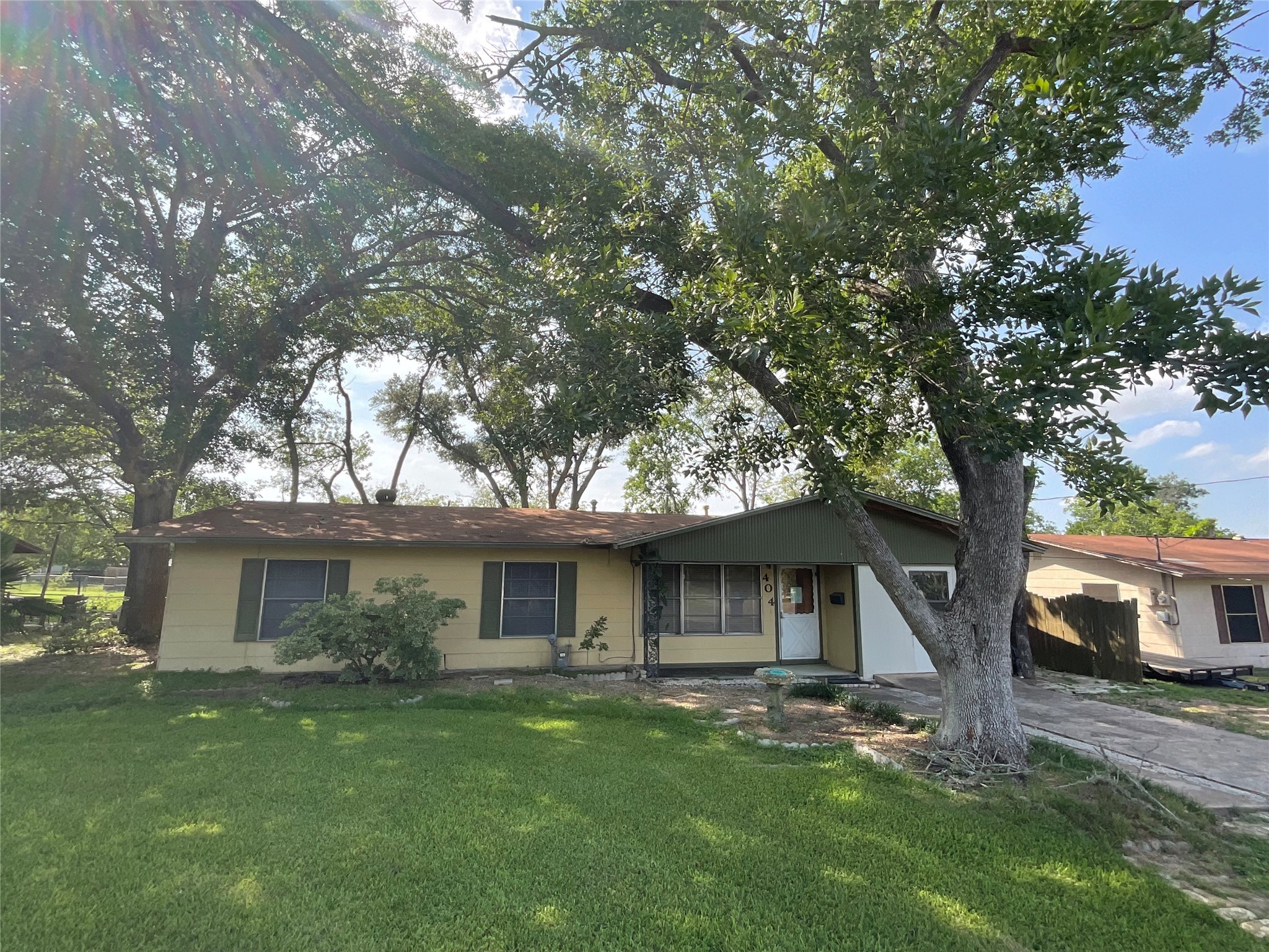 404 Svoboda Street Property Photo 1