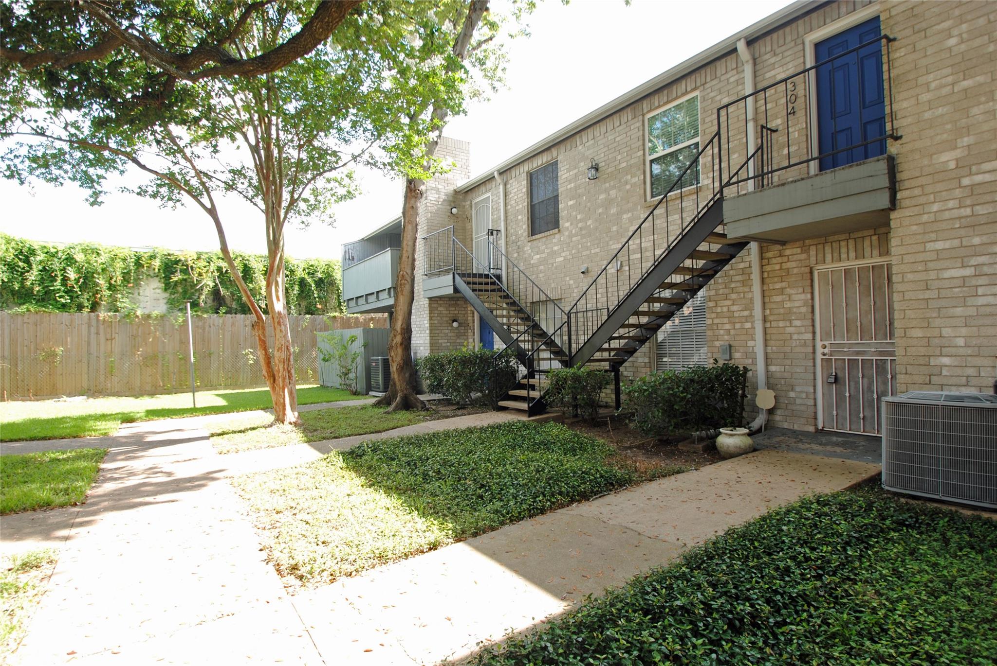 9797 Leawood Boulevard # 302, Houston Tx 77099 Property Photo 1