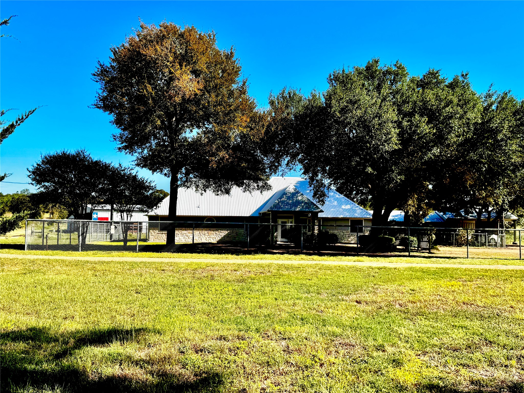 7618 Meiners Property Photo 3