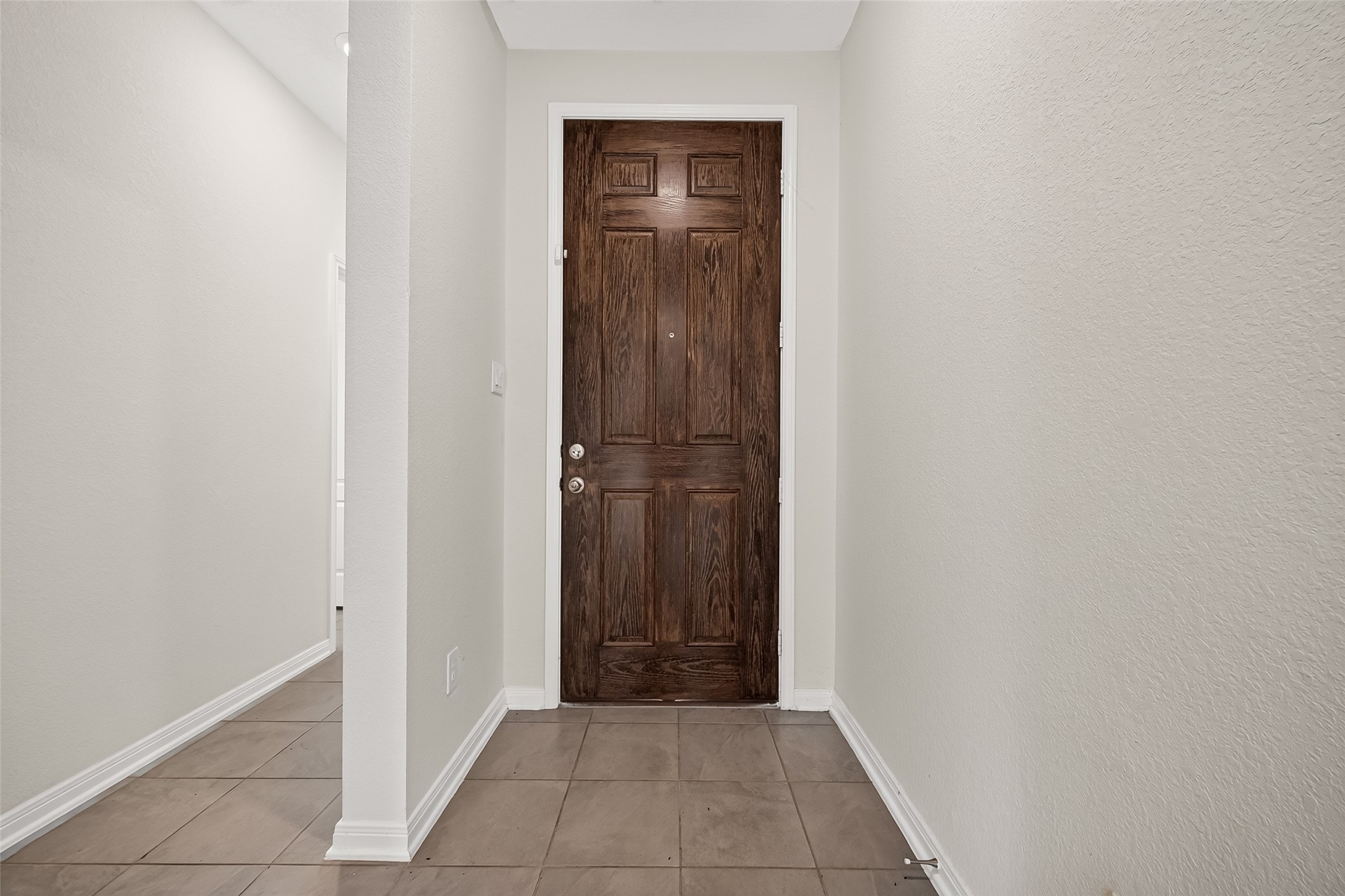 2118 Katalonia Lane Property Photo 6