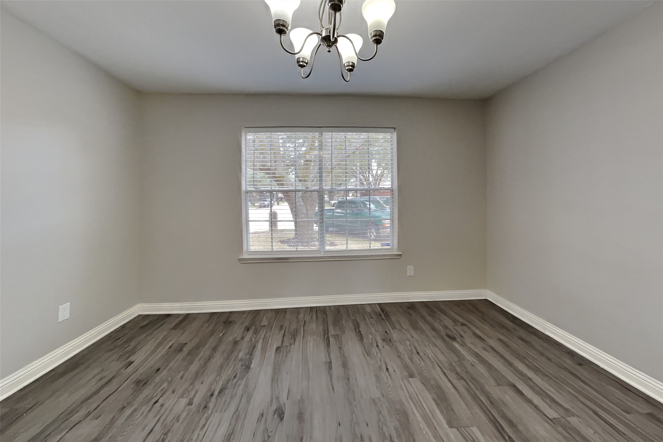 3143 Rainpark Lane Property Photo 5