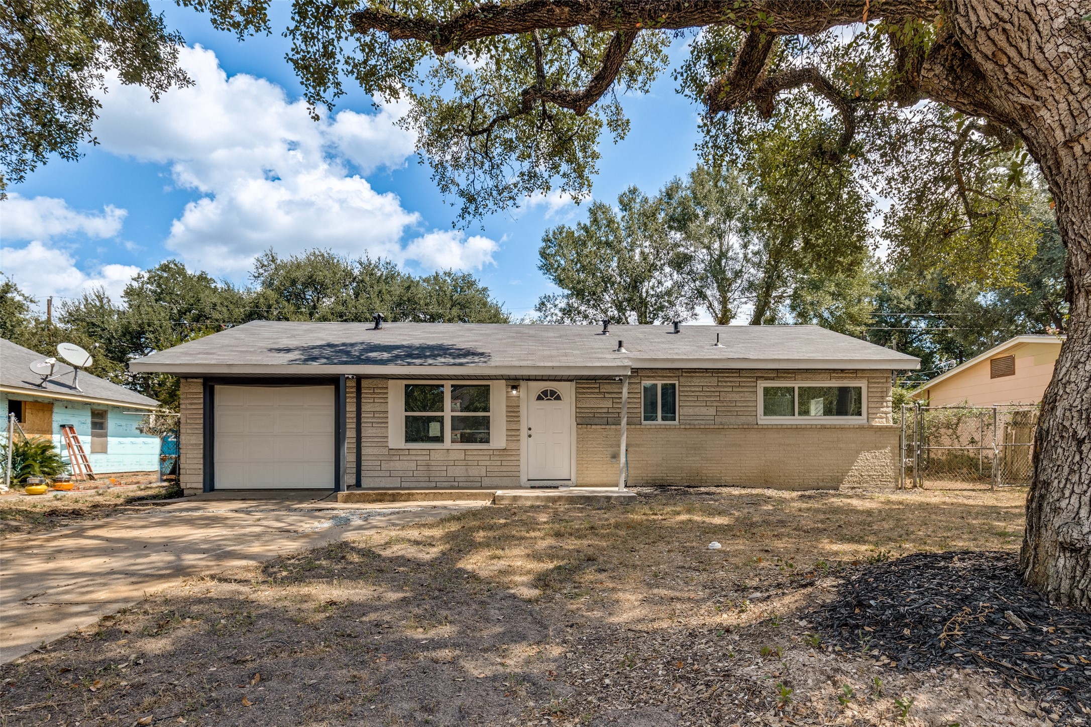 200 Pine Street Property Photo 1